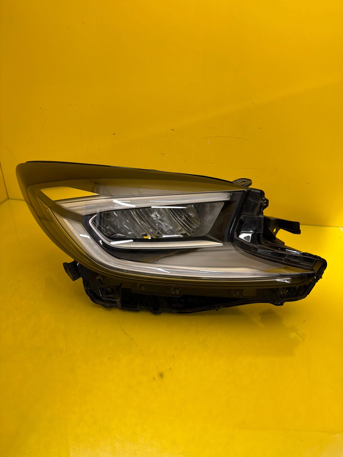 light right front Toyota Aygo X 22- Full Led