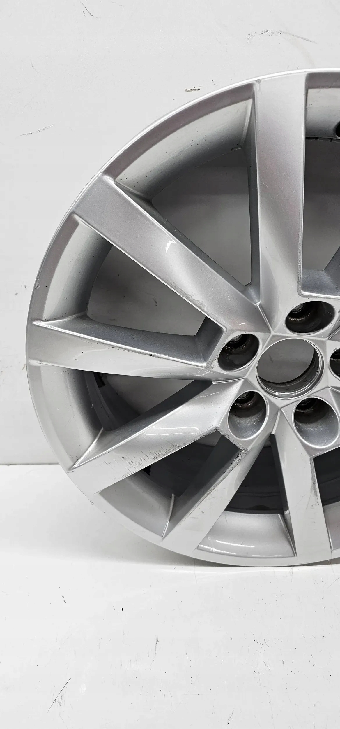 SKODA KAMIQ SCALA FELGA ALUMINIOWA 16 657601025 FV Model Kamiq