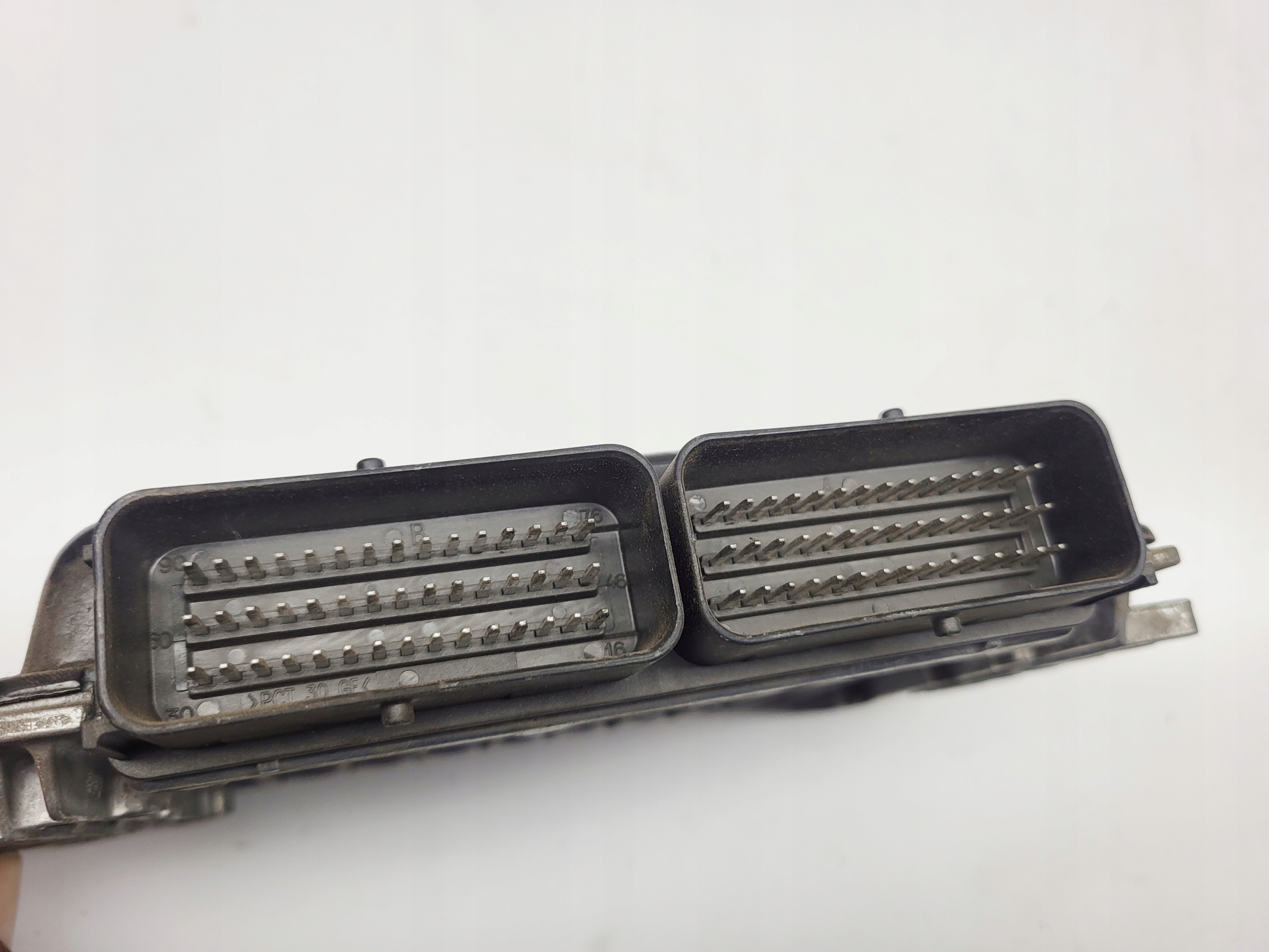 computer control unit of the engine VOLVO V40 2.0 S110921003E P30614886