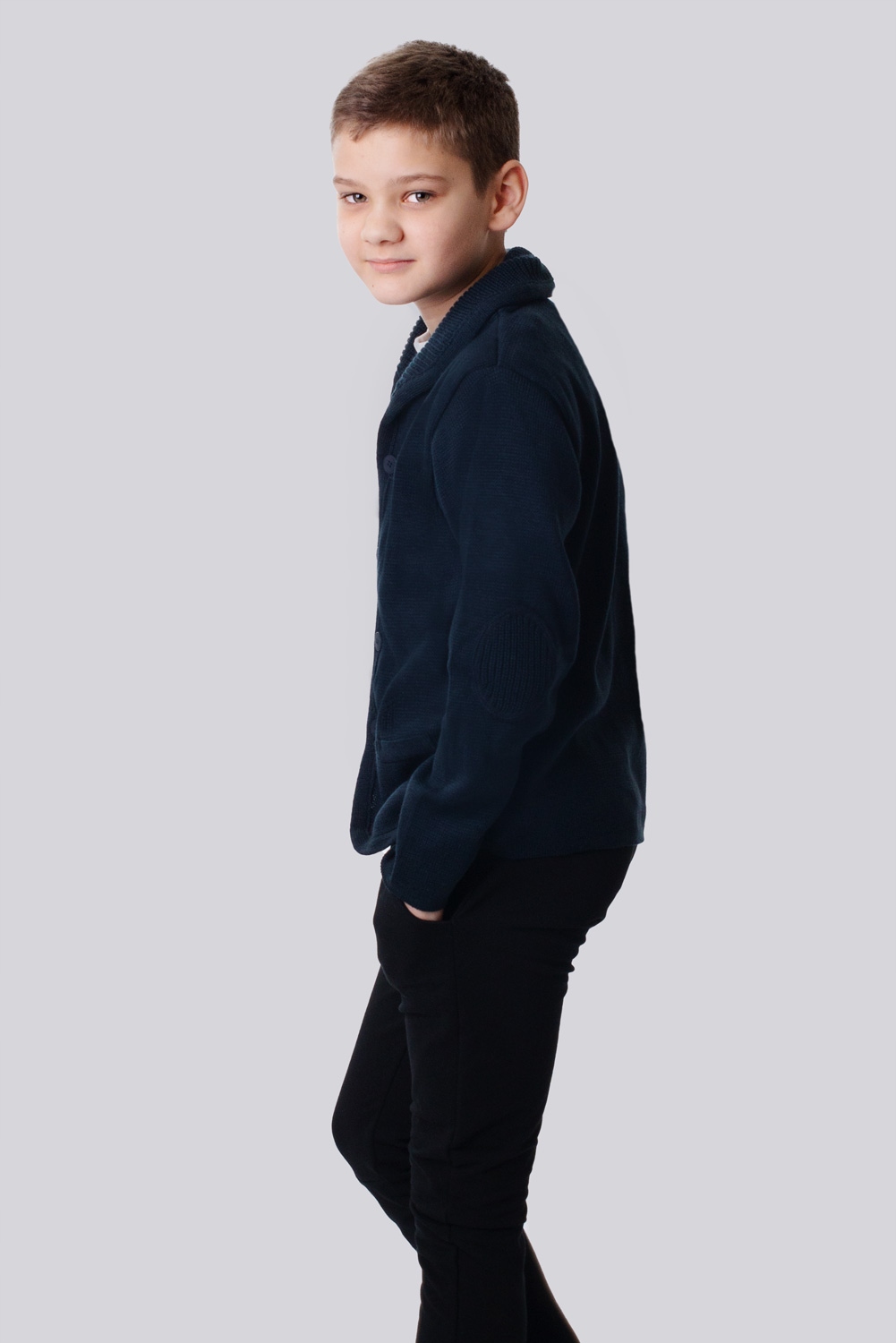 Granatowy sweterek rozpinany dla chłopca 128 Odcień granatowy