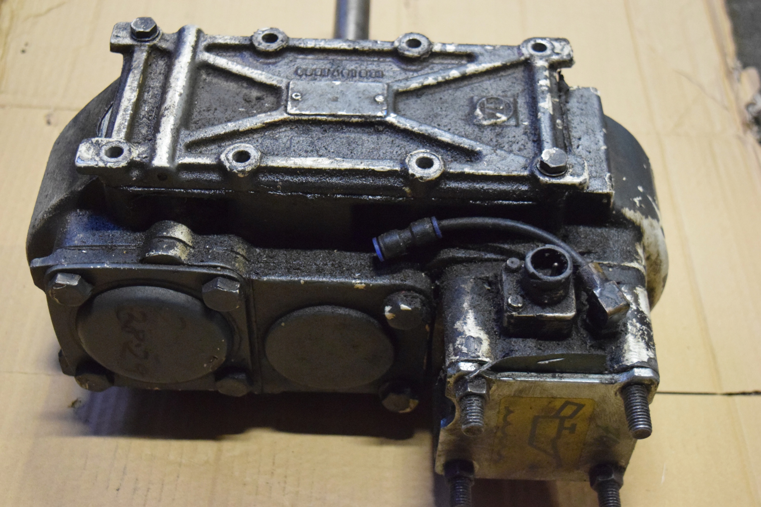 PRZYSTAWKA ODBIORU MOCY SKRZYNI BIEGOW MAN DAF Part number