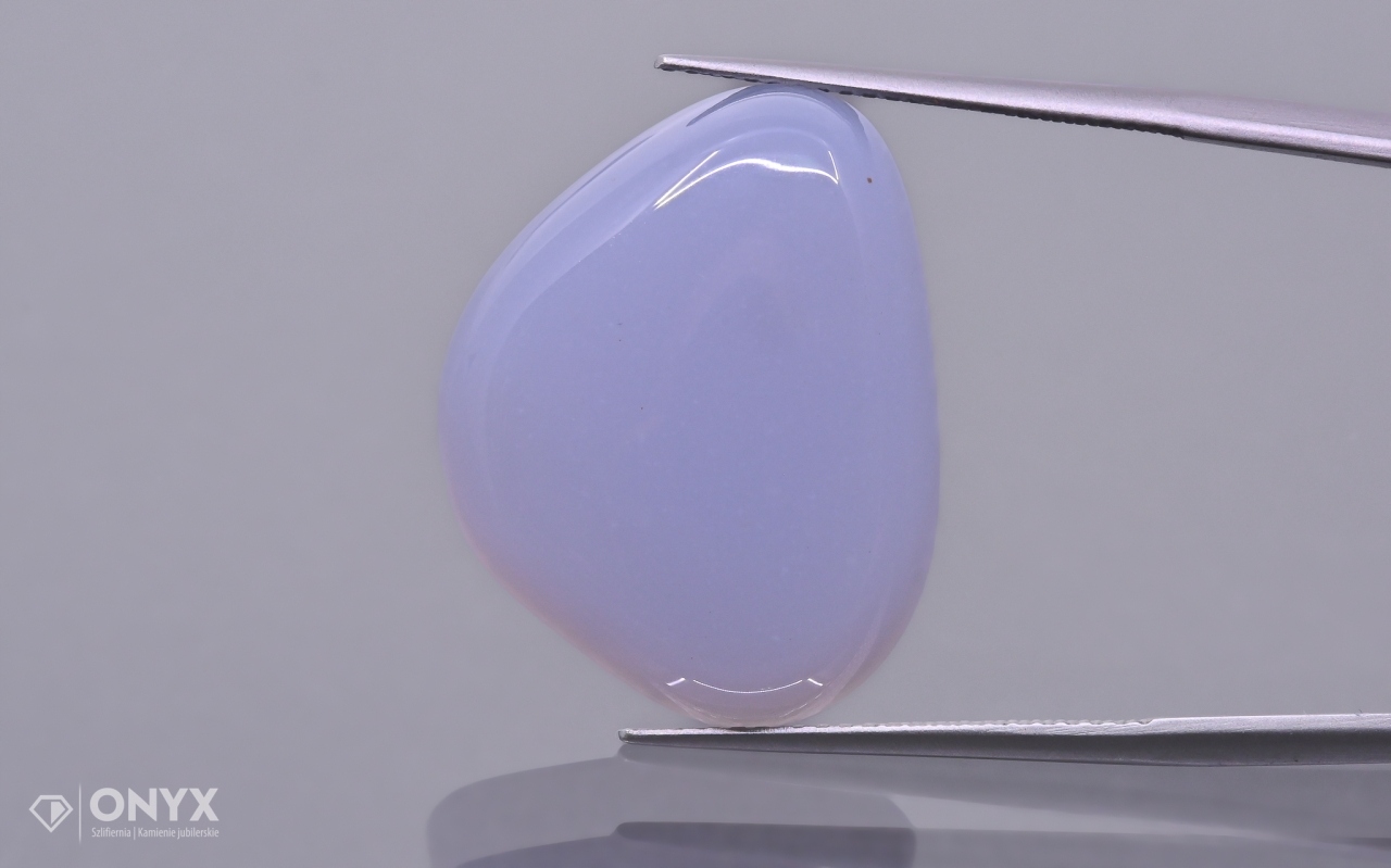 Chalcedon modrá konvexní nepravidelná destička 23x18 mm
