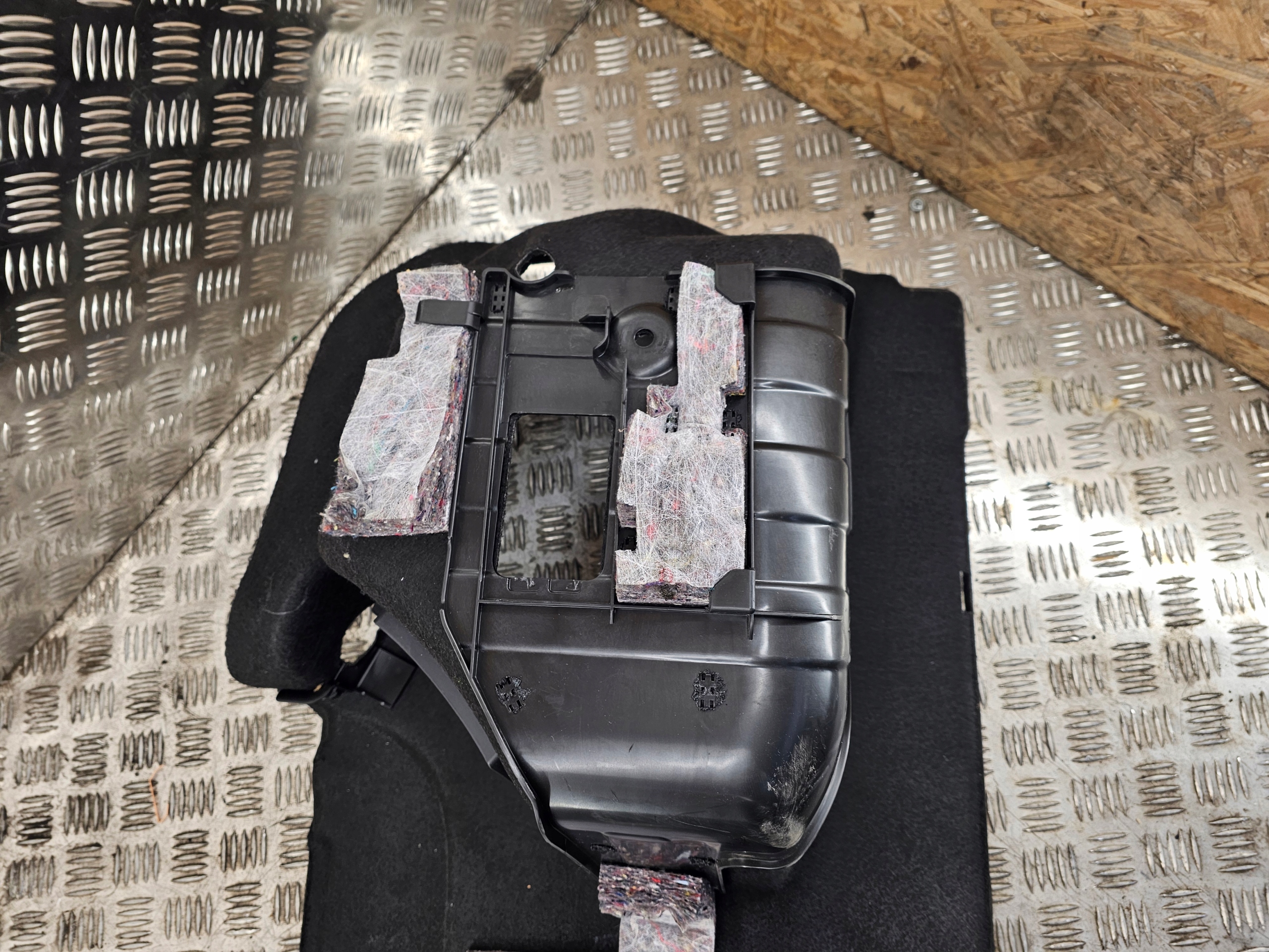 boot upholstery right and left 7276364 7276363 BMW F06