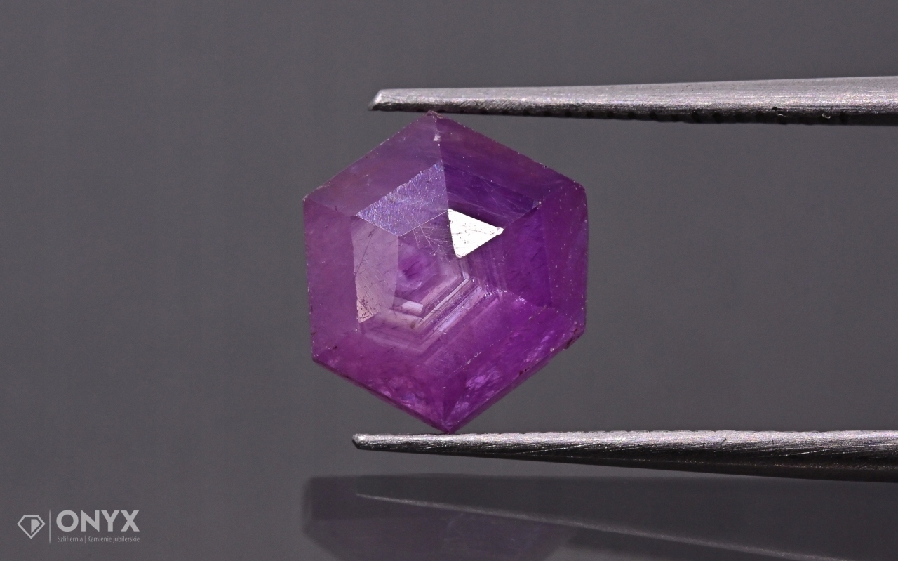 Rubín fazetovaná rozeta hexagon 9x9 mm