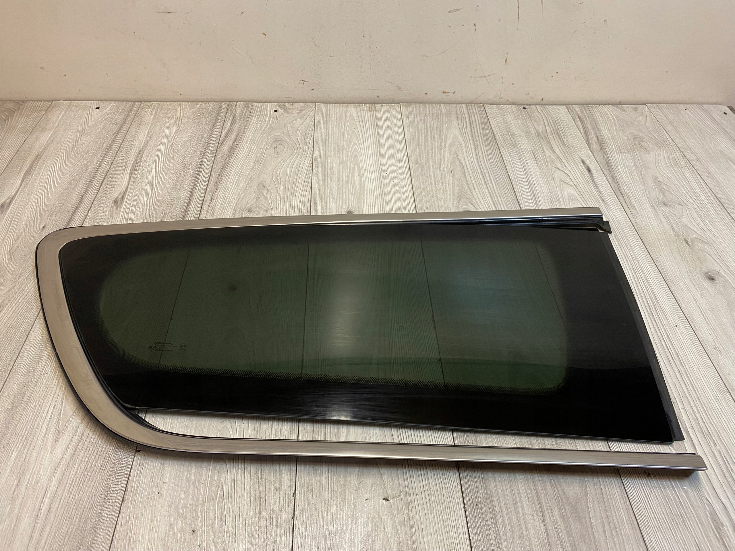 CHRYSLER PACIFICA II 17- USA SZYBA KAROSERYJNA LEWY PRAWY TYŁ P68238494AC