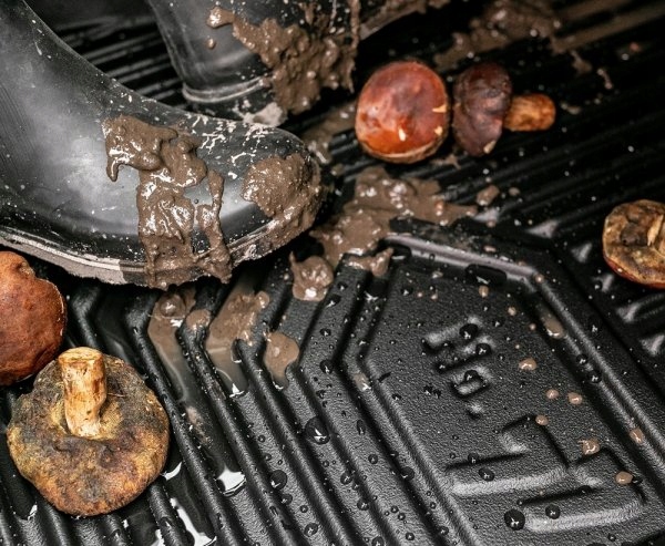 IVECO Daily VI 2014-2024 DYWANIKI GUMOWE KORYTKA 7 Kolor czarny