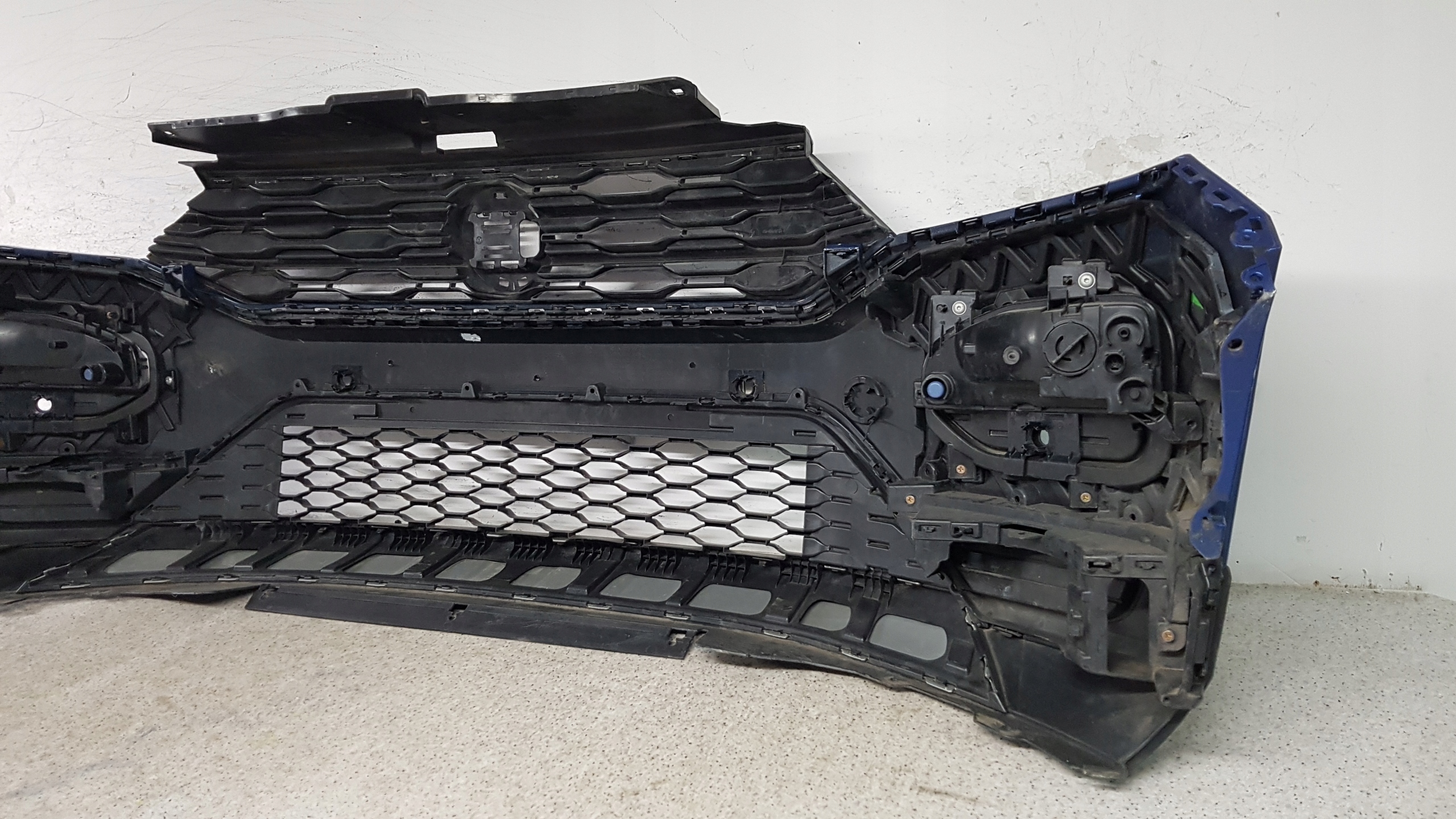 VW T-ROC TROC 2017 - bumper front 8193