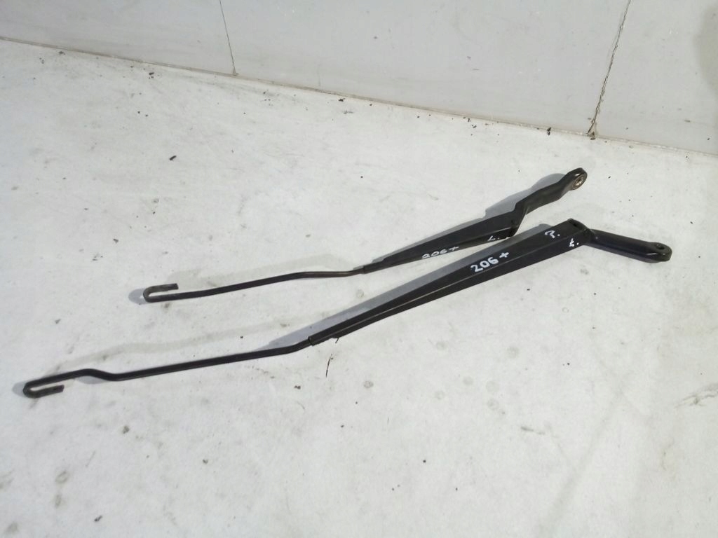 Peugeot 206 + plus wiper arms front