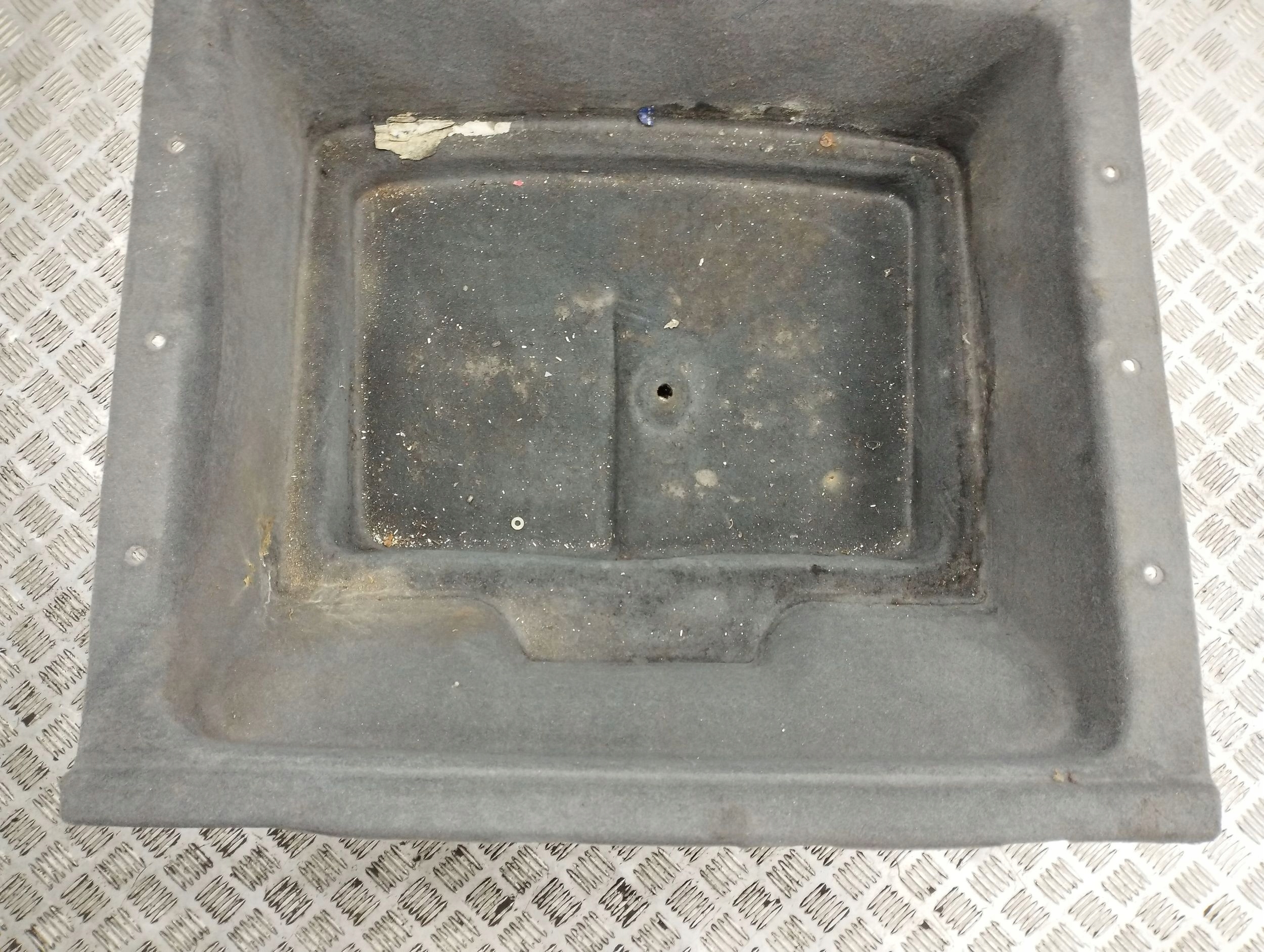 MASERATI QUATTROPORTE 2004 бардачок багажника