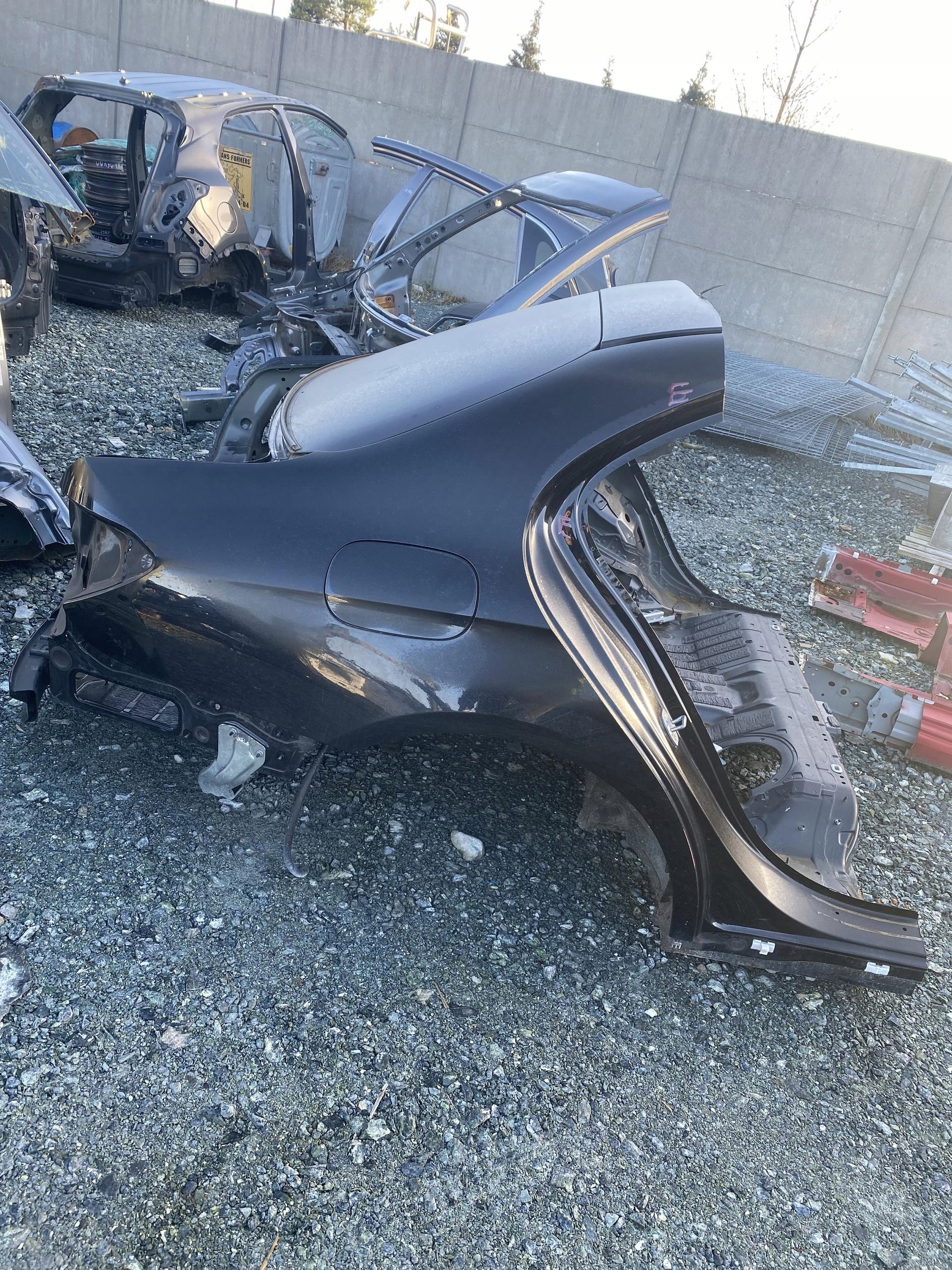 Mercedes W213 sedan dupa ćwiartka błotnik tył