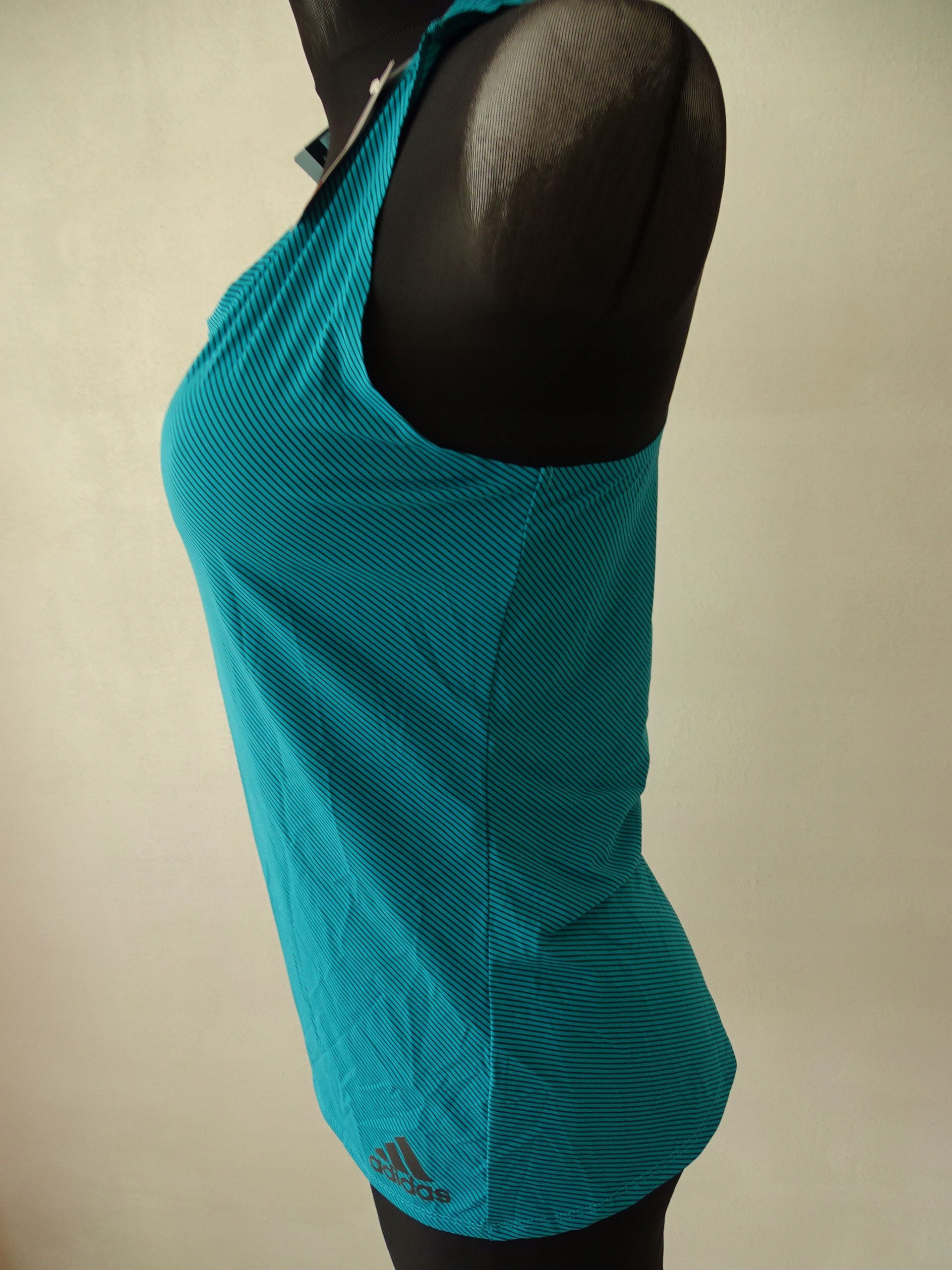 OUTLET DAMSKA SPORTOWA KOSZULKA ADIDAS 36/38 Kod producenta ----