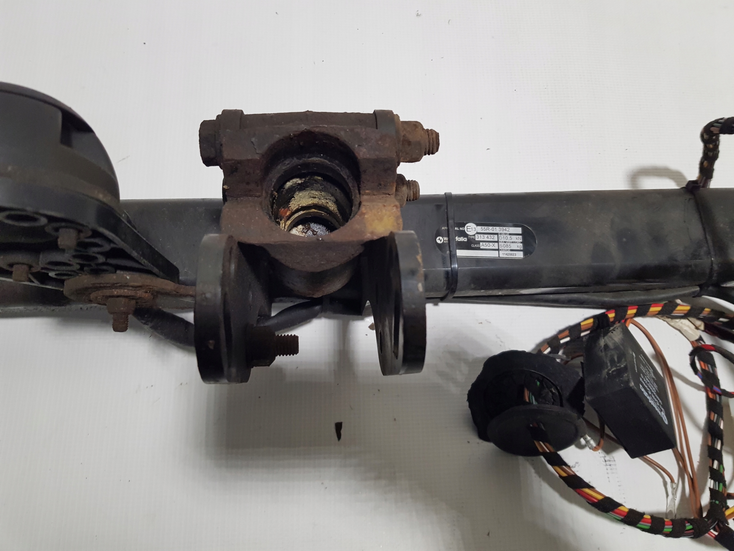 tow MERCEDES W205 sedan WESTFALIA module