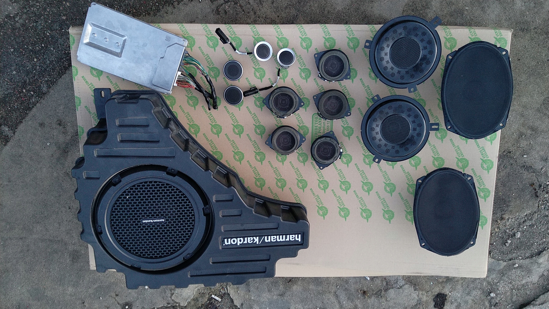 JEEP GRAND CHEROKEE WK2 GŁOŚNIKI WZMACNIACZ NAGŁOŚNIENIE HARMAN KARDON