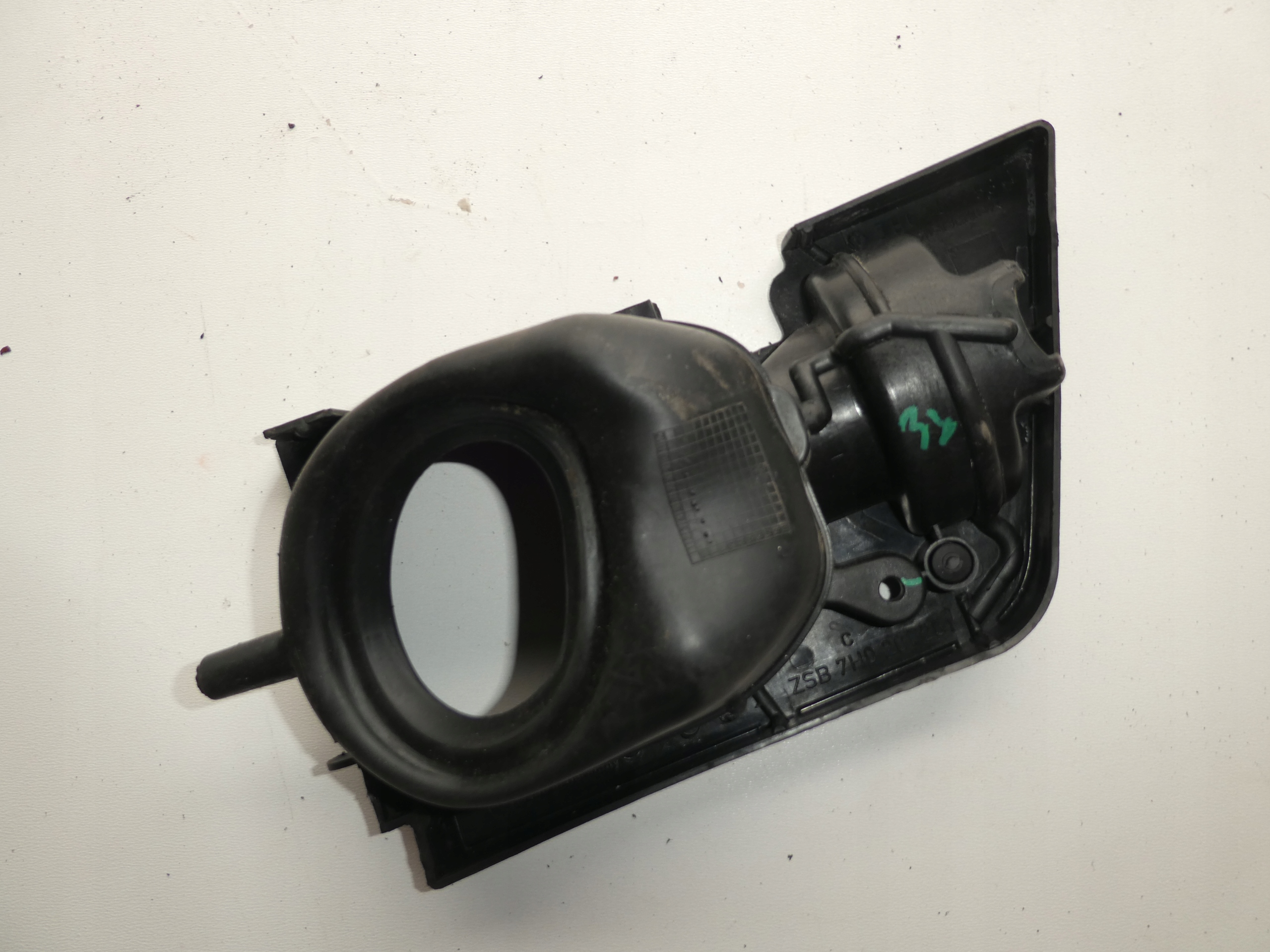 SZYJKA ADAPTER REZERVOARA GORIVA TRANSPORTER T5 FL 7H0201251