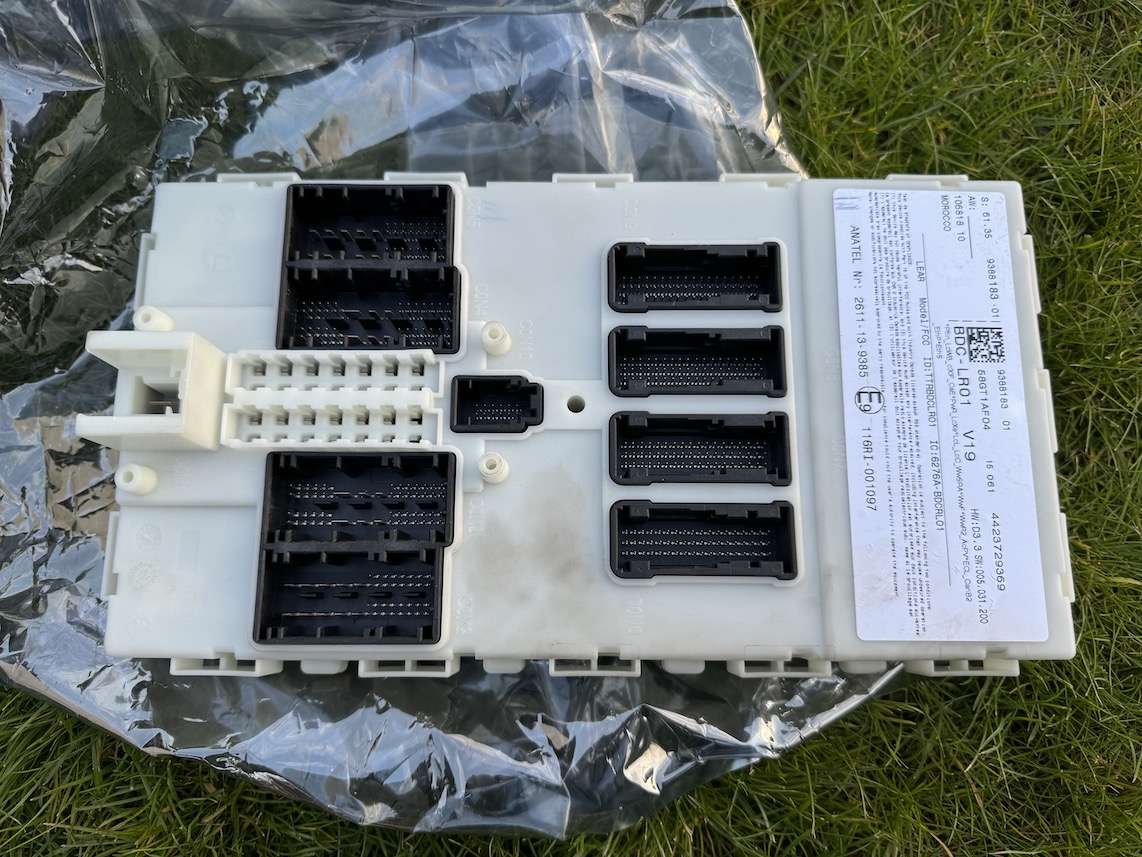 BMW 2 F45 F46 MODUŁ SKRZYNKA BEZPIECZNIKÓW BSI 9388183 ORYGINAŁ