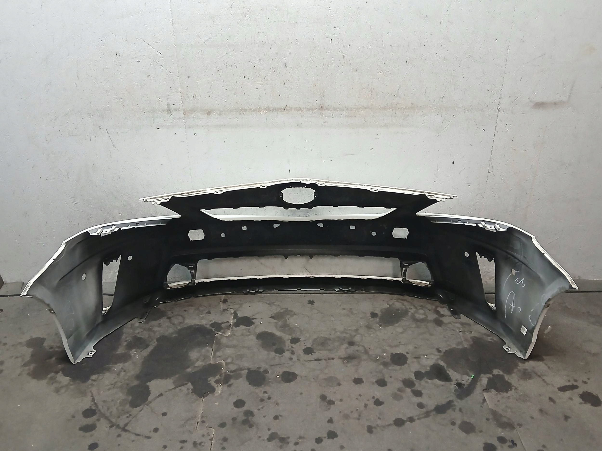 bumper front TOYOTA PRIUS plus +