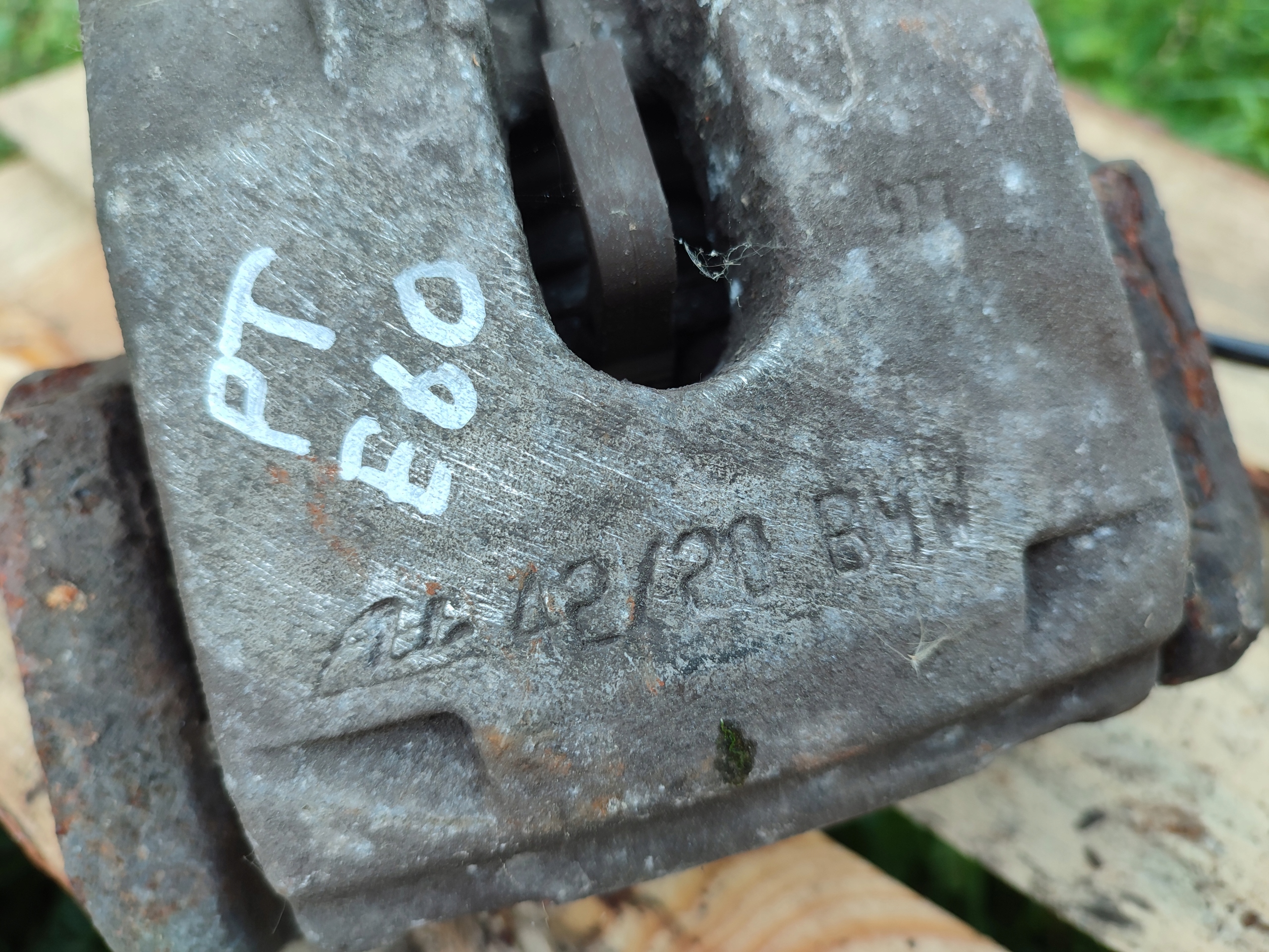 caliper right rear part BMW E60 2.0D 42/20