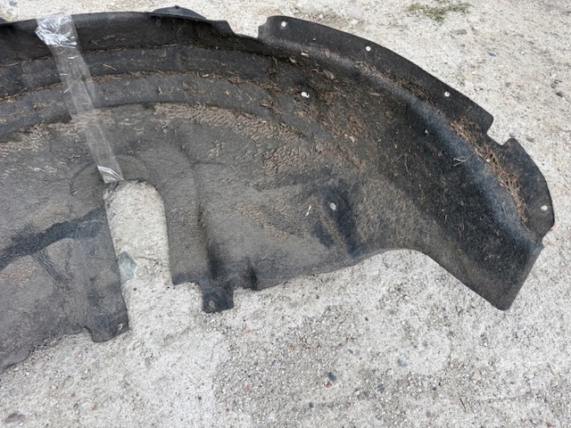 AUDI Q5 8R mudguard side left rear. left rear part