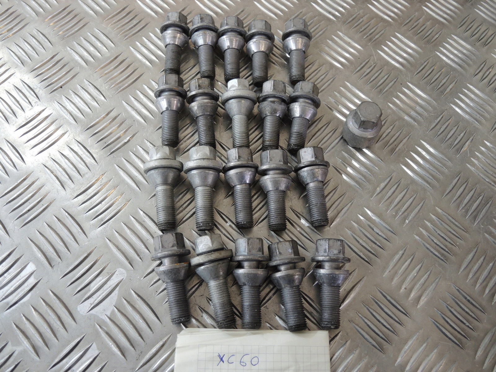 VOLVO XC60 II SRUBY SZPILKI ALU ZABEZPIECZAJACE