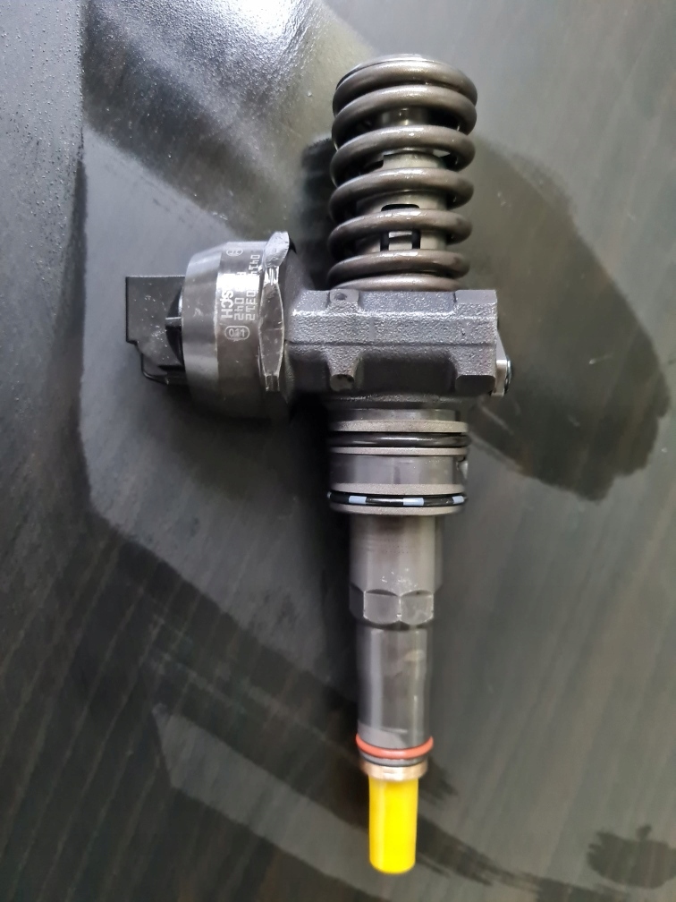 POMPOWTRYSKIWACZ 0414720210 07Z130073F 2.5 TDI