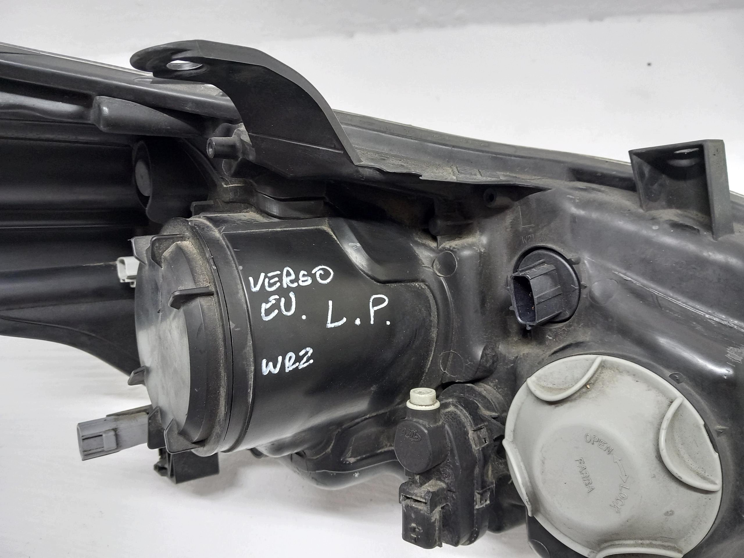 light front REFLEKTOR left TOYOTA VERSO LIFT 81150-0F161 OE