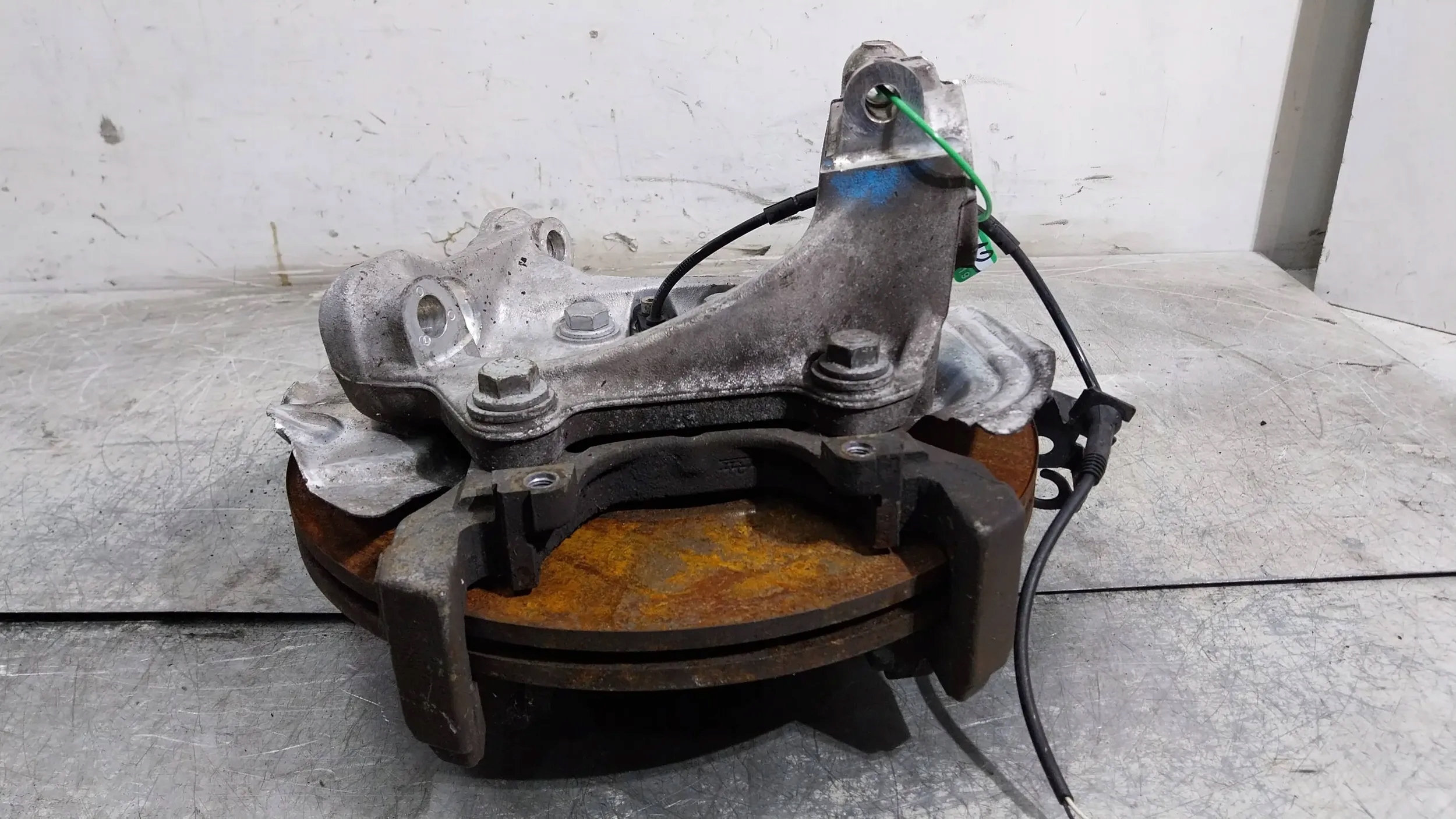 GLAVČINA IGLE DESNA PREDNJI DIO 6764444 BMW 1 E87 E81 3 E90 E91 E92 E93