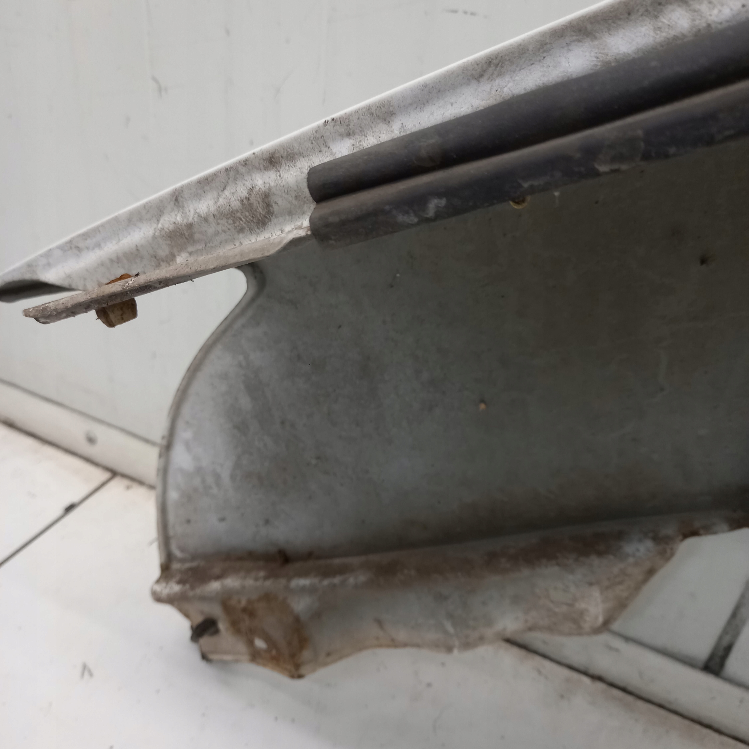 fender right front TOYOTA AVENSIS