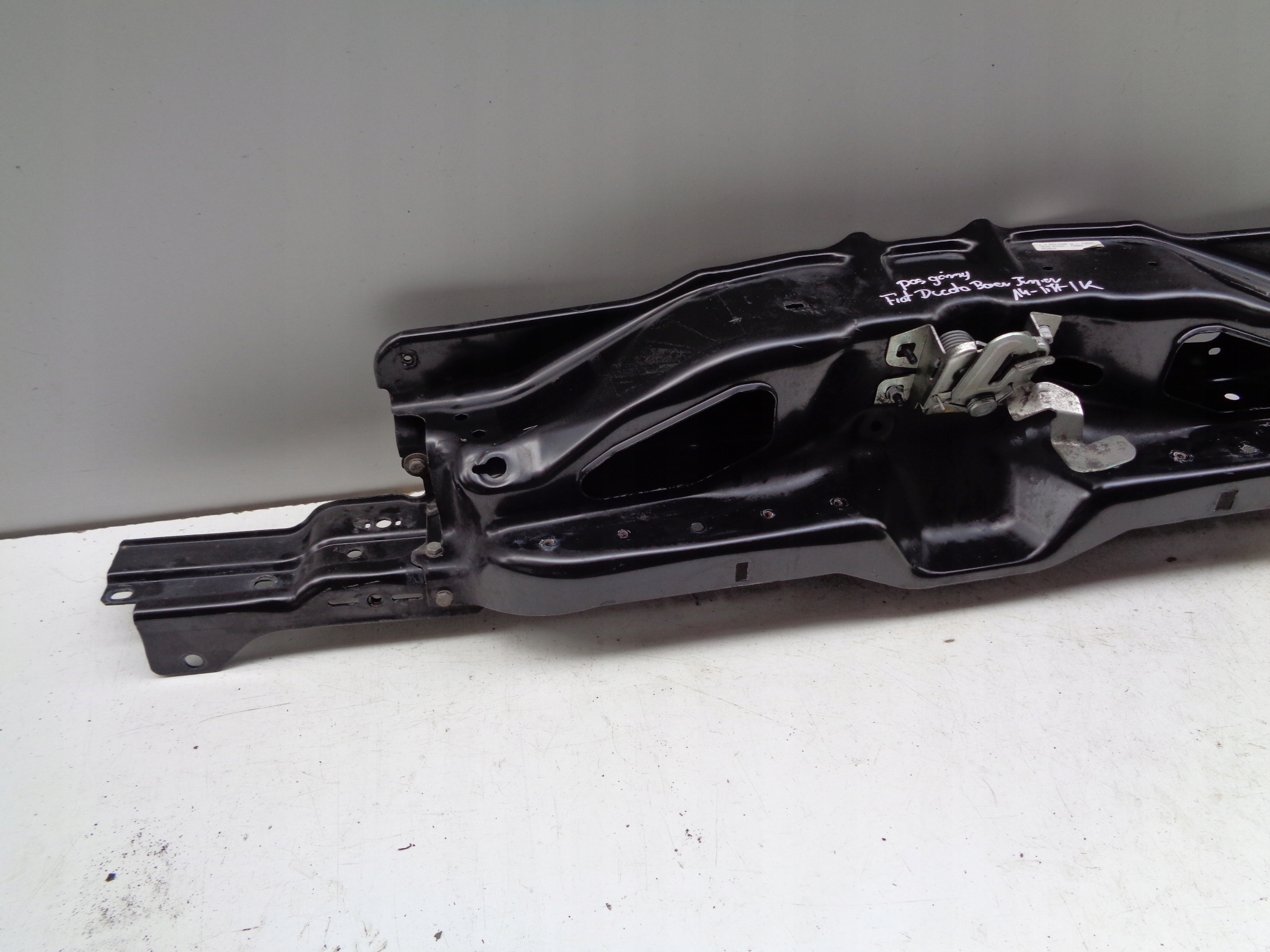 bar, wall front upper + lock FIAT DUCATO BOXER JUMPER 14- LIFT