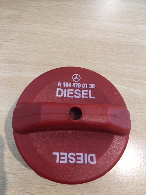 KOREK WLEWU PALIWA MERCEDES A 164 470 01 30