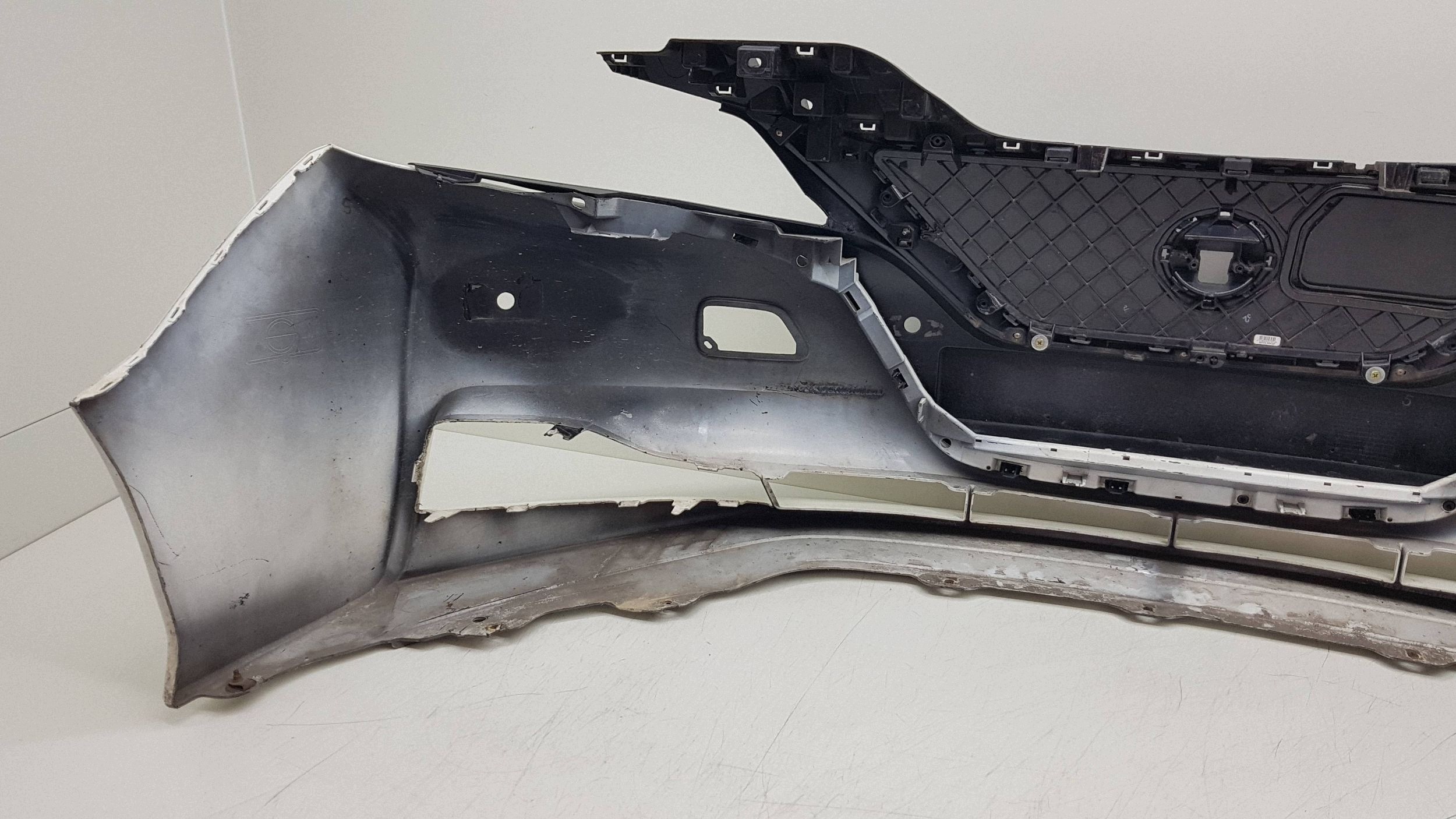 NISSAN LEAF II 2017 - bumper front 62022-5SH0H
