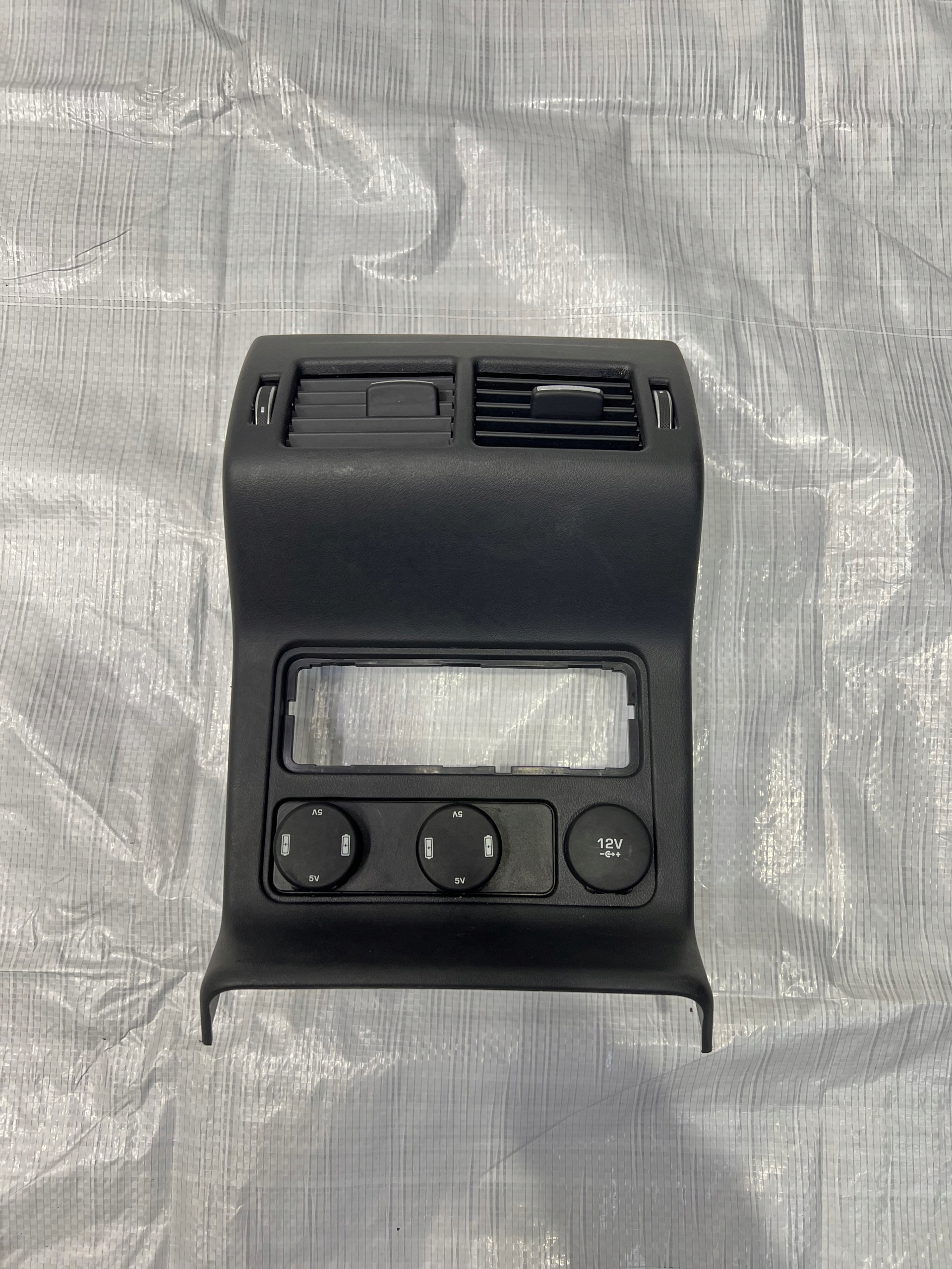 HK83-045B49-AB - JAGUAR F-PACE РАМКА ВЕНТИЛЯЦІЙНА РОЗЕТКА USB