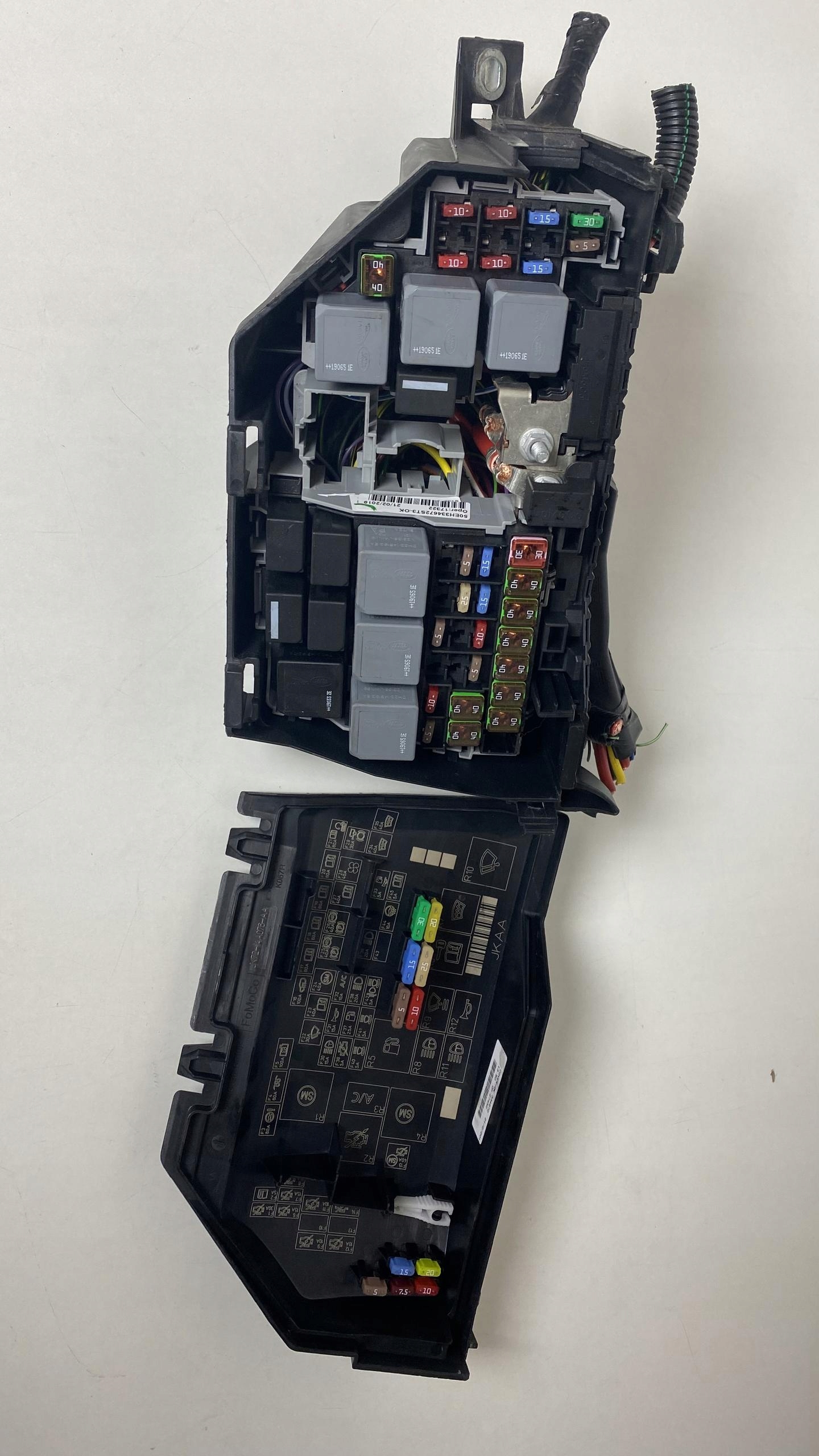 SKRZYNKA BEZPIECZNIKÓW ROVER DISCOVERY SPORT L550