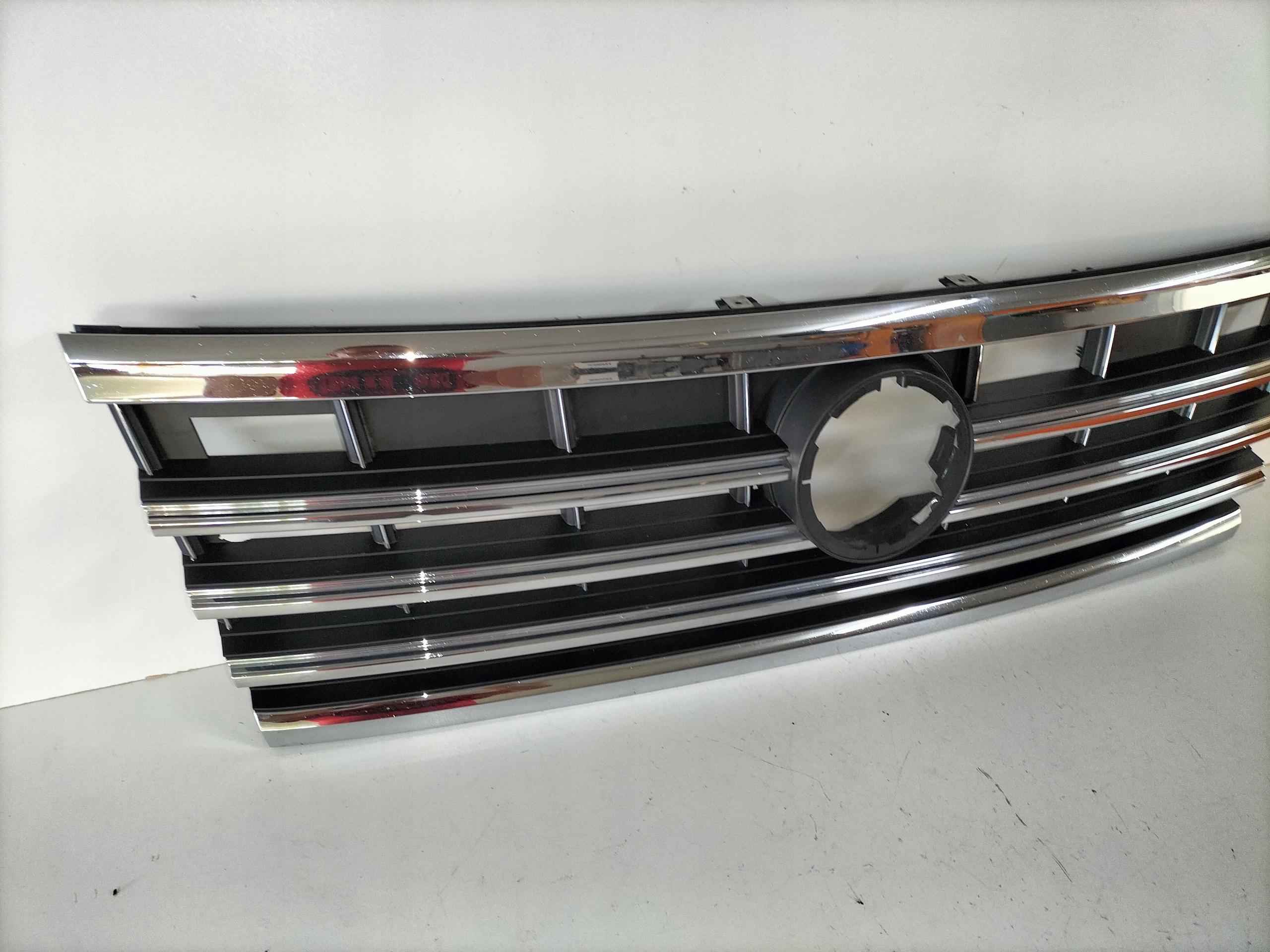 grille grid grill VW TOUAREG III 18- without znaczka