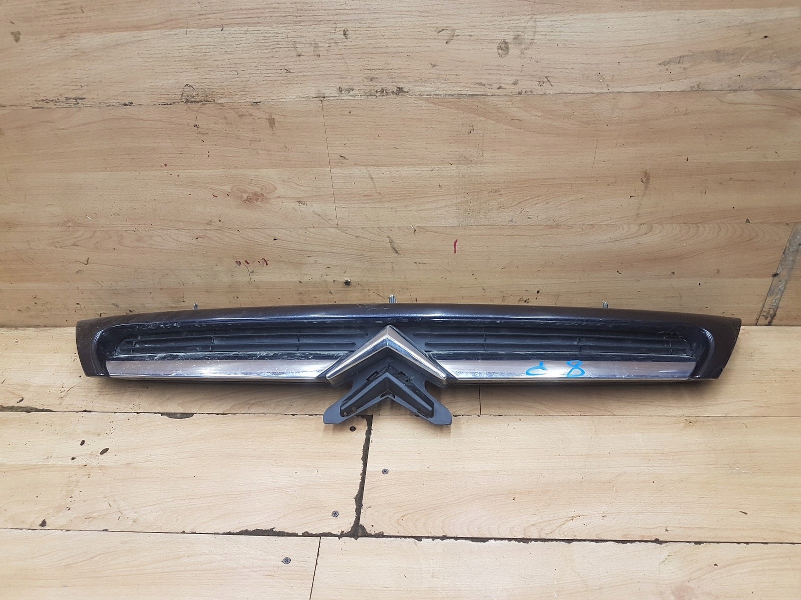 решетка радиатора перед CITROEN C8