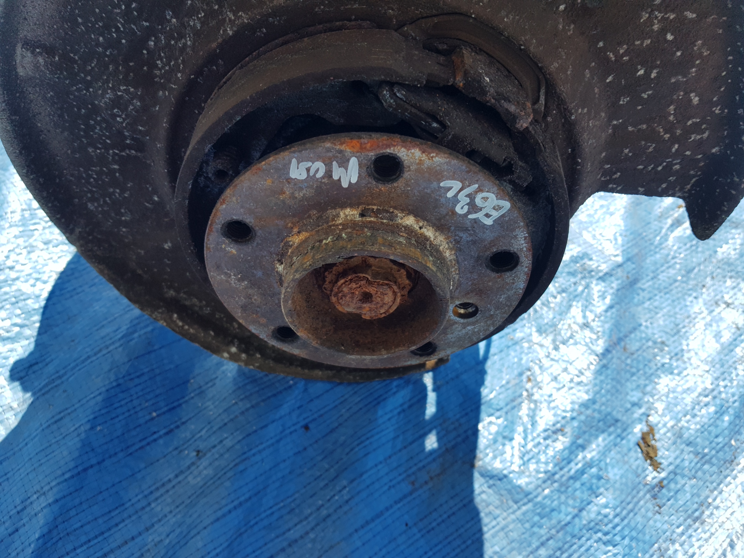 BMW E63 E64 645 otoč čepu ramene levý záď KOMPLET