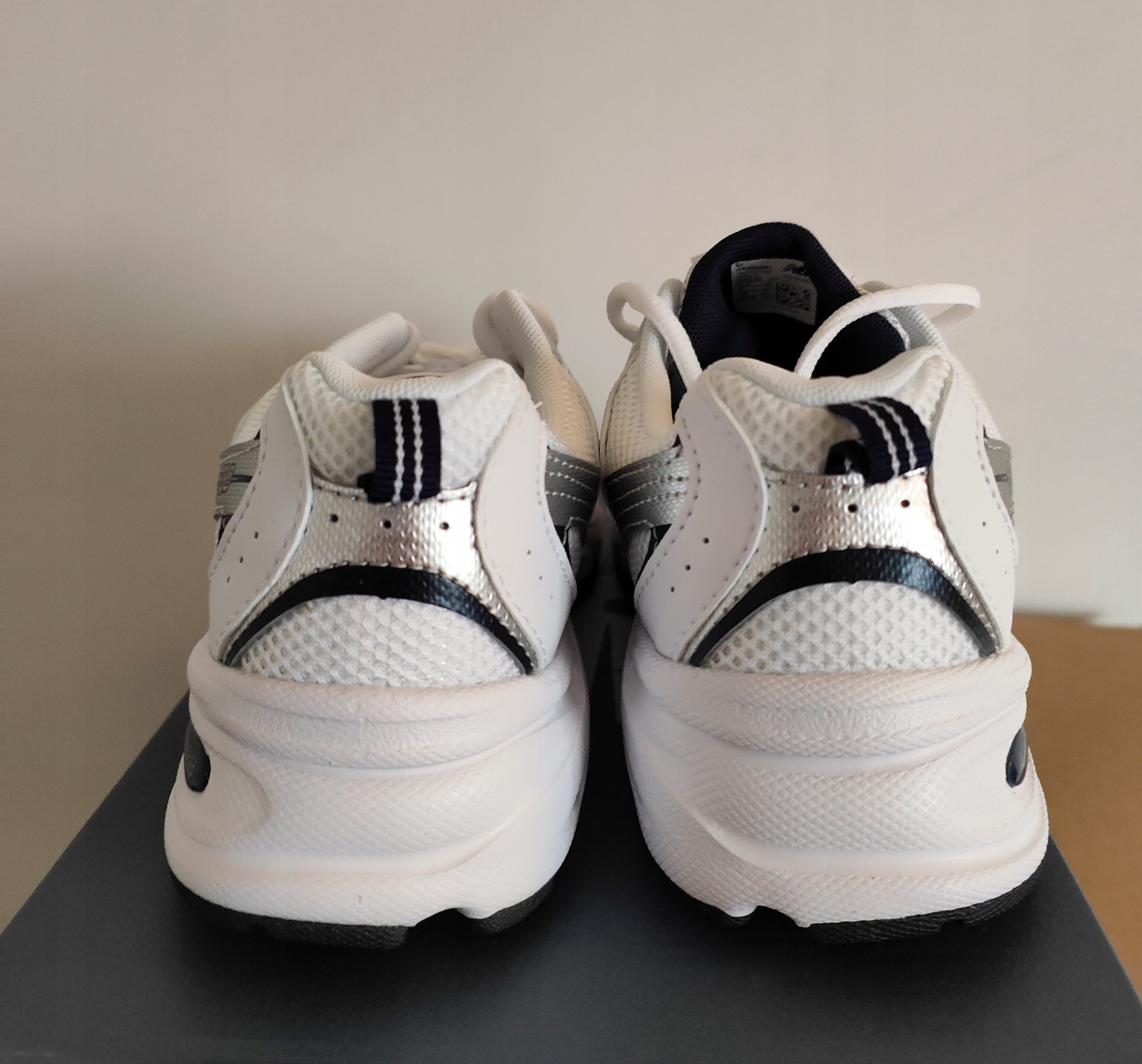 New Balance 530 biało-granatowe r. 39 Rozmiar 39