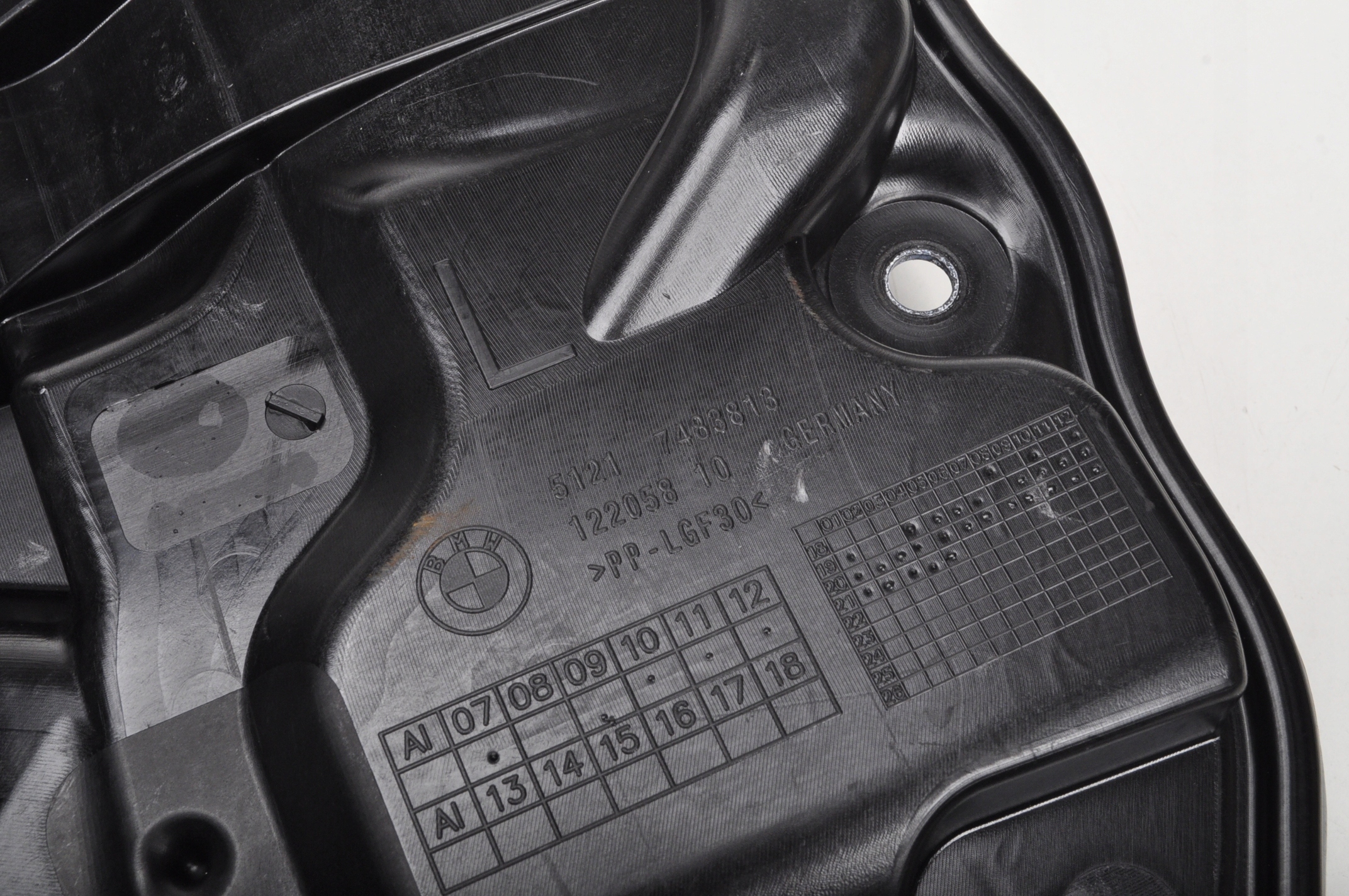 BMW F44 GRAN COUPE WYGLUSZENIE DRZWI LEWY PRZOD Car type Passenger cars