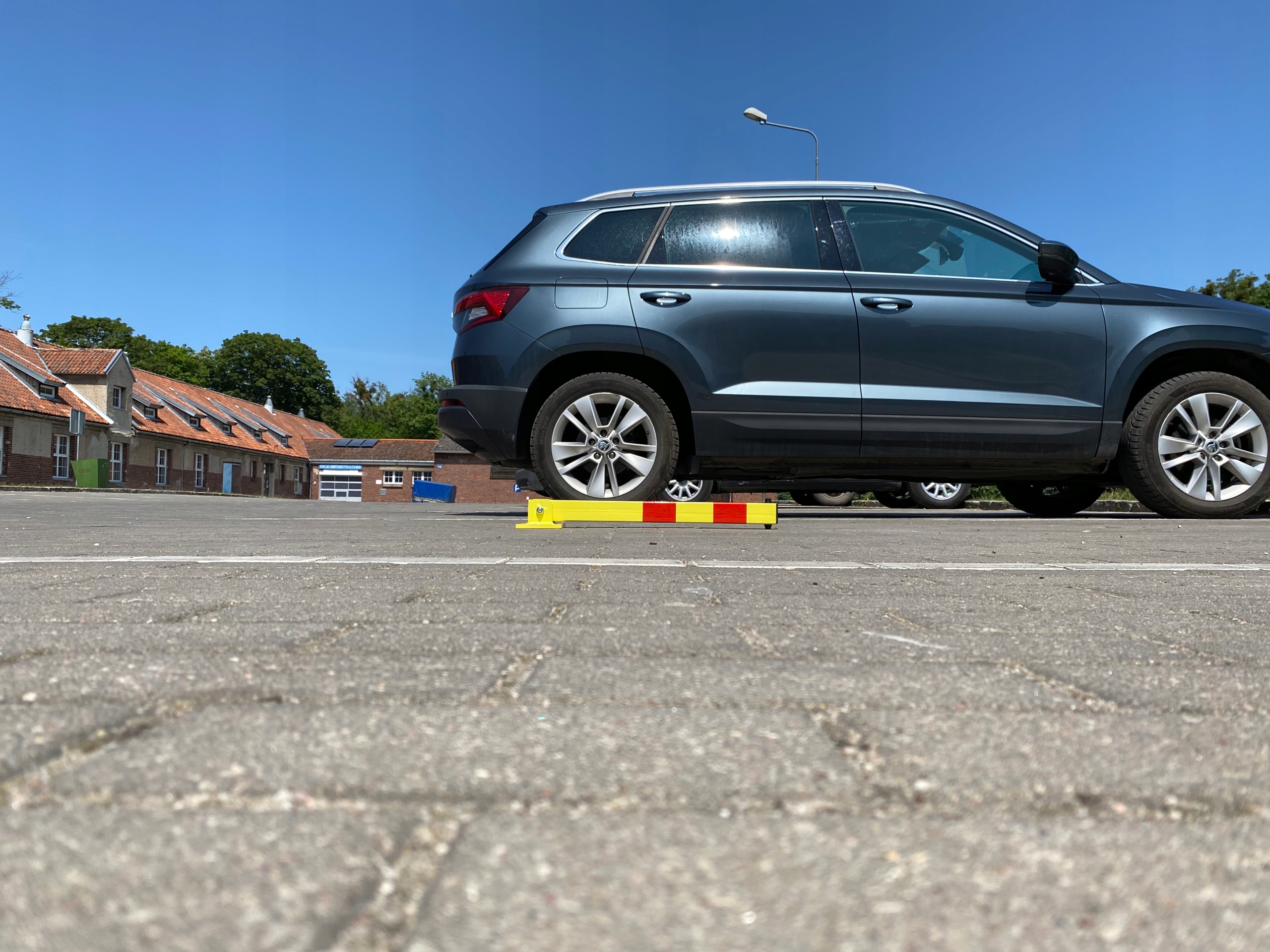 BLOKADA PARKINGOWA SŁUPEK ZAPORA SKŁADANA KLUCZ Producent Total Shopping