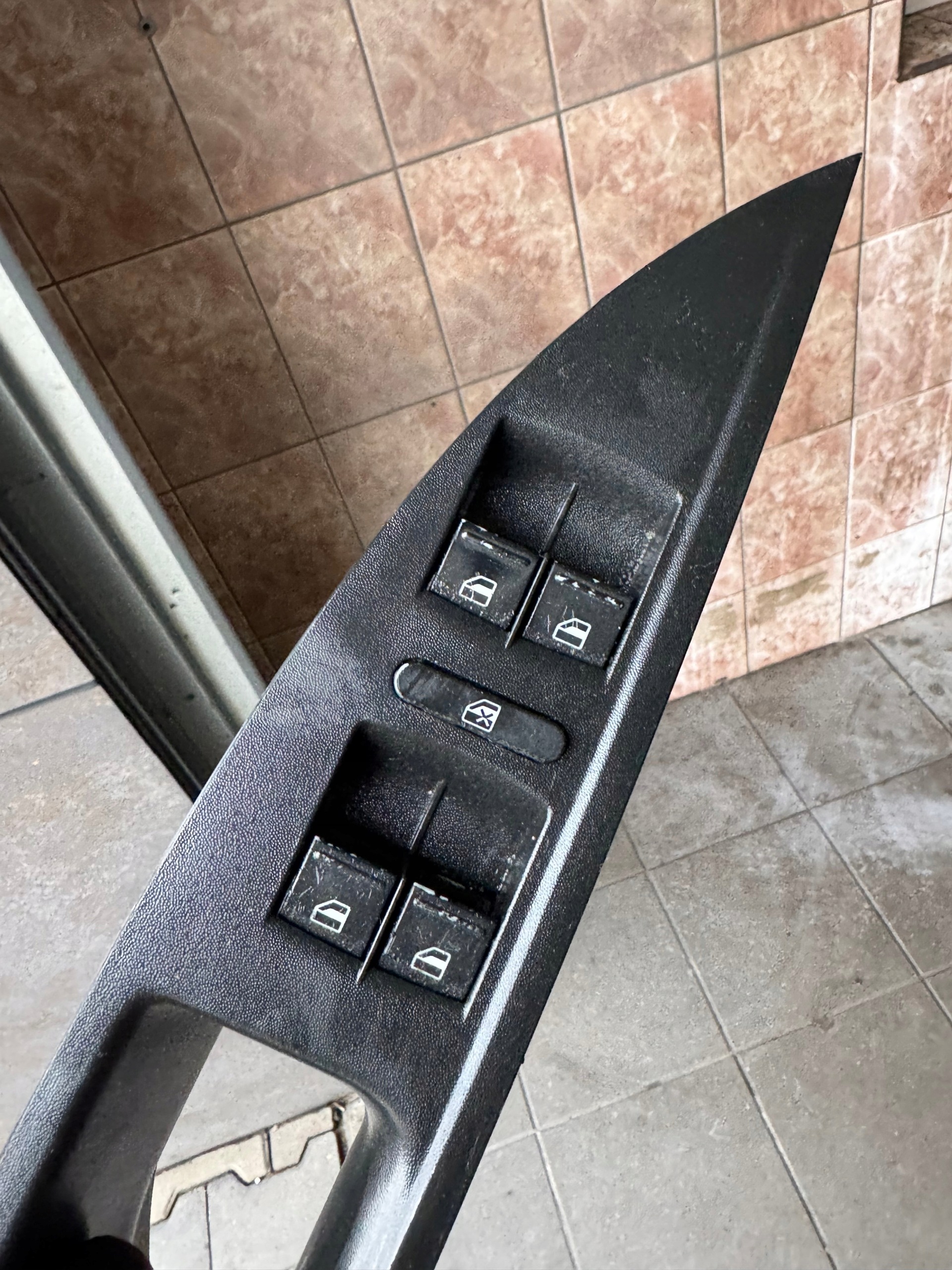 SEAT ALTEA / LIFT PANEL regulation of the window left front 5P1867171A