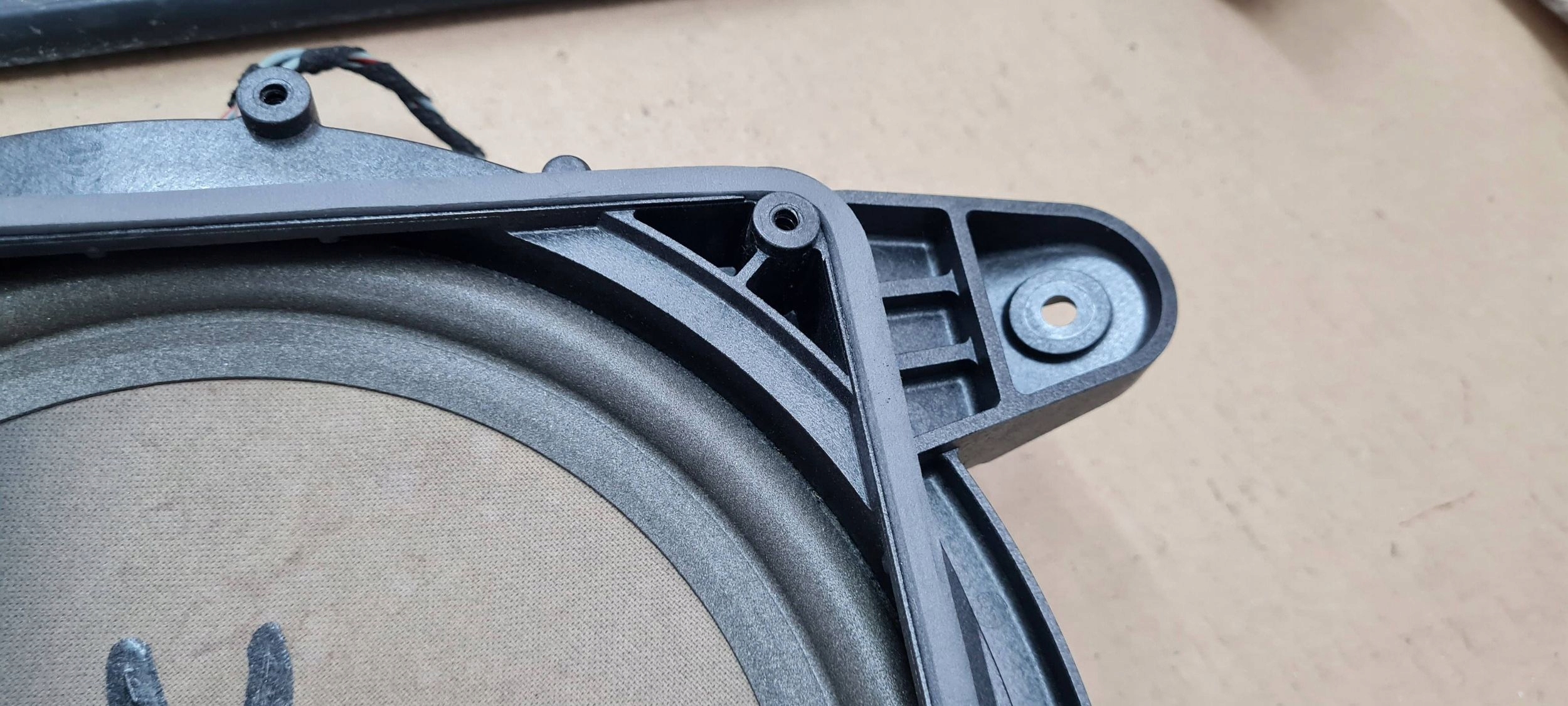 A4 B9 8W speaker BASOWY SUBWOOFER sedan 8W5035412