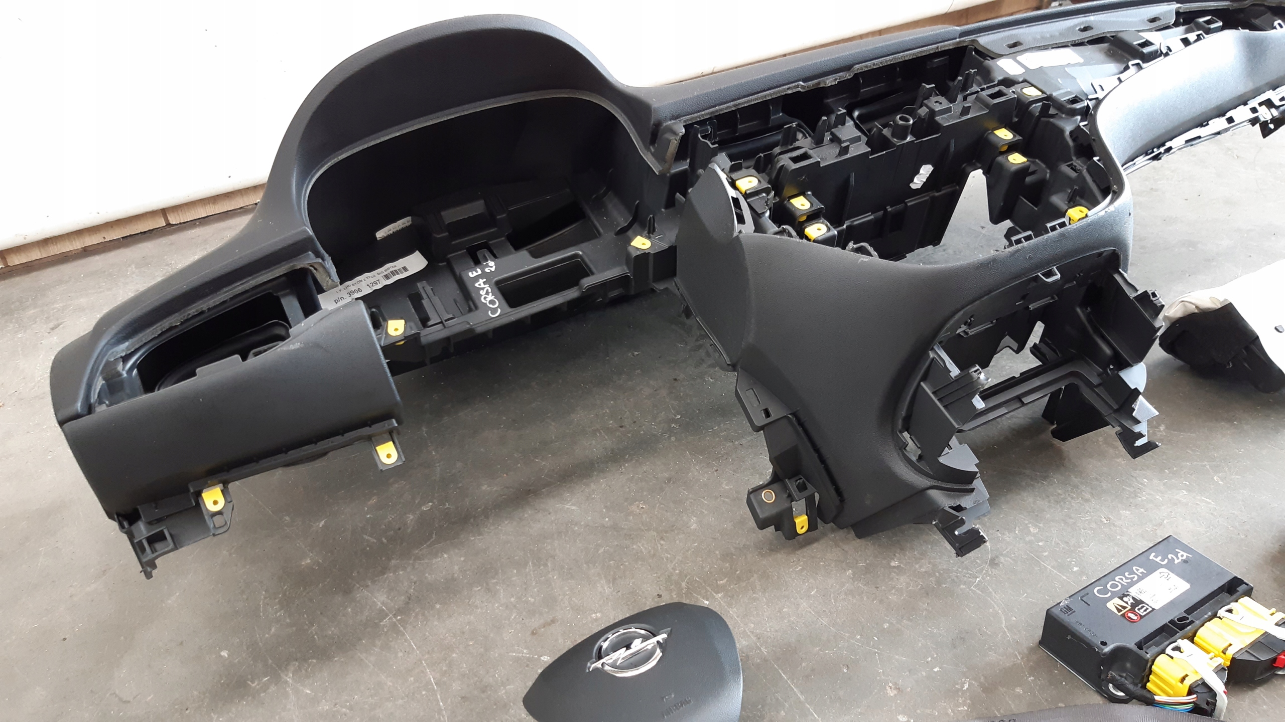 console airbags sensor tension belts adjusters kpl Opel Corsa E