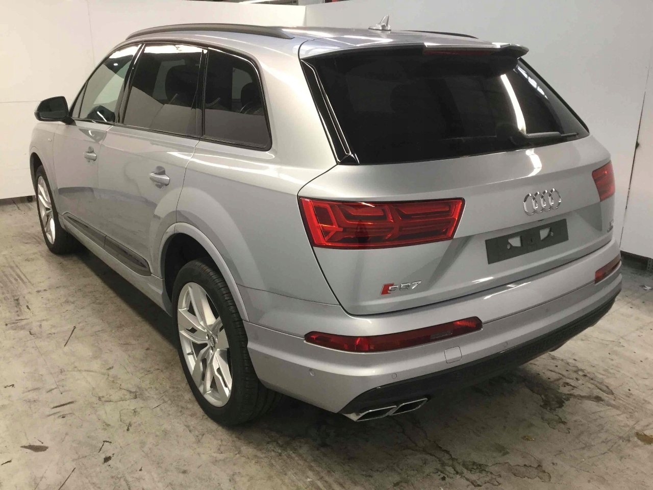 ДВЕРІ ЗЛІВА ЗАД. Audi Q7 Sq7m Lz7g
