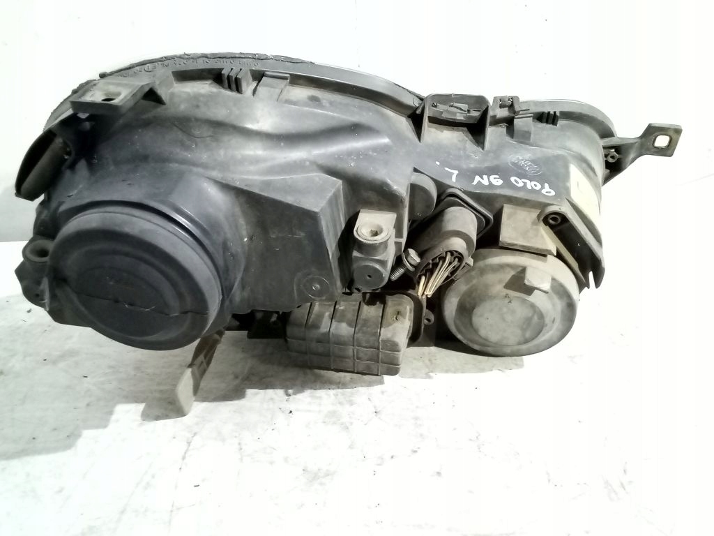 VW Polo 9N light left front front EU 0301190201