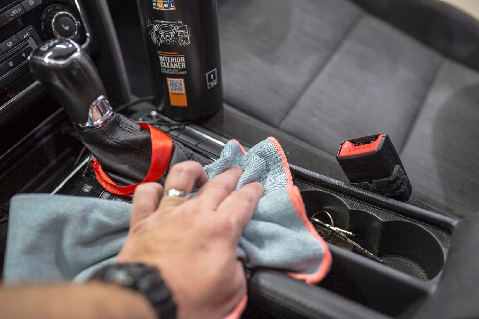 ADBL BONNET + ADBL INTERIOR CLEANER + SZCZOTKA Pojemność opakowania 2000 ml