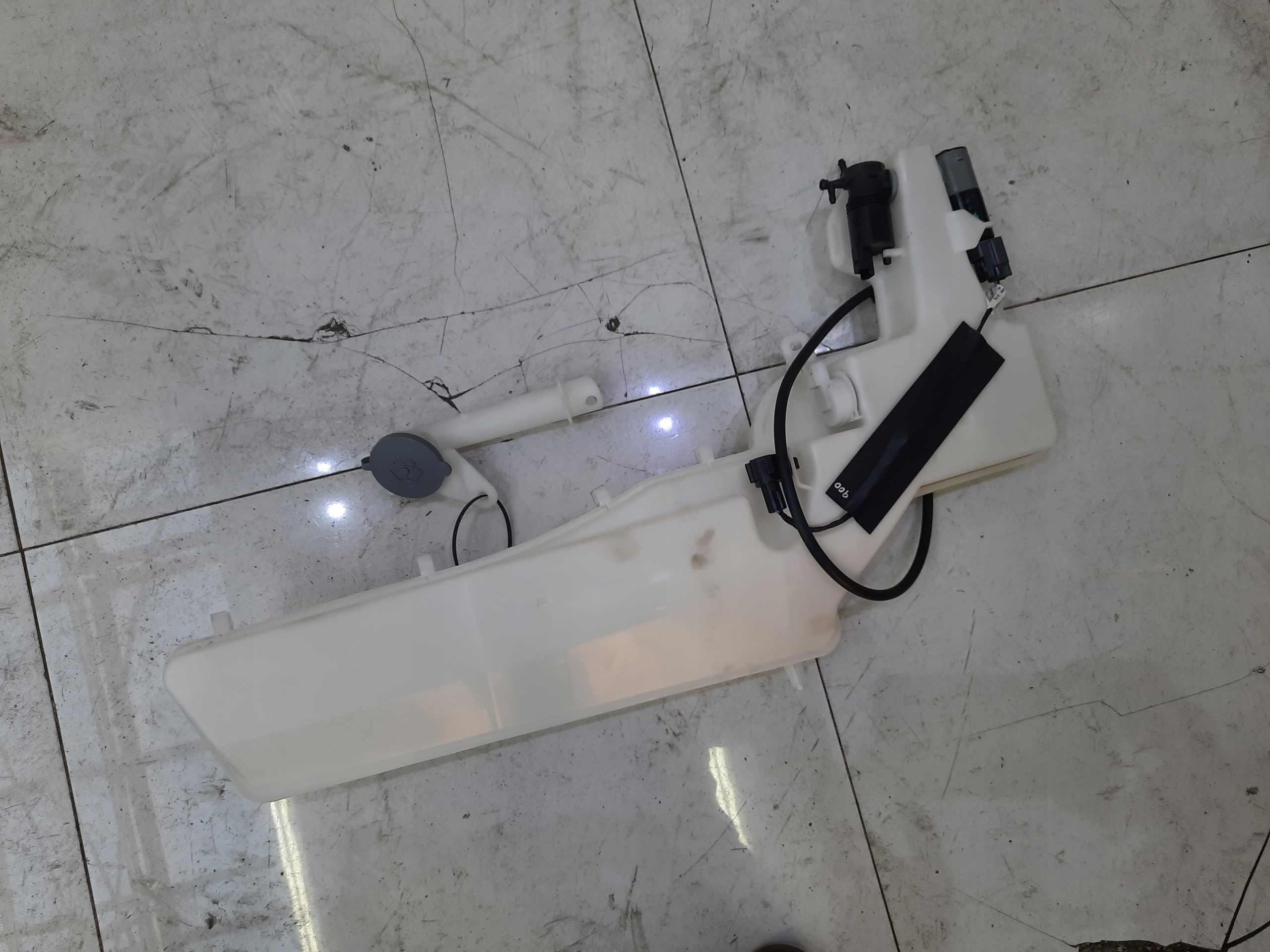 28910 5XA0A - MERCEDES X W470 бачок омывателя наполнитель kmpl