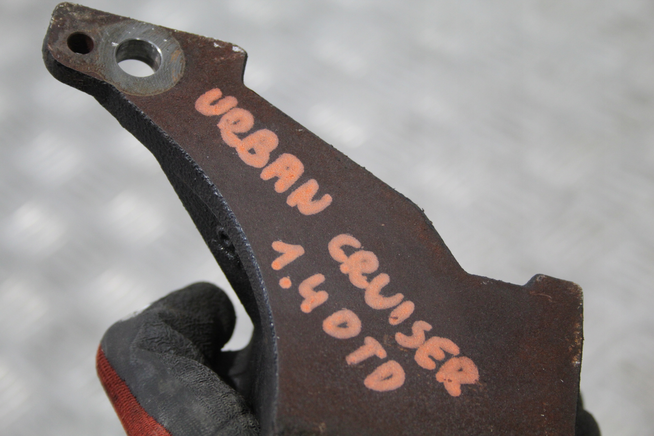 Support Demi axe TOYOTA URBAN CRUISER