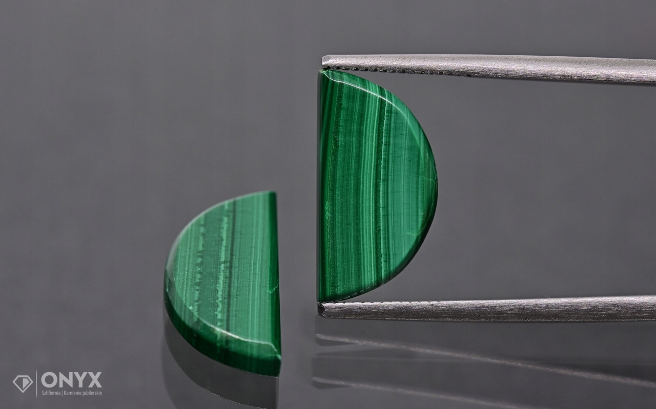 Malachit mělký Para půlkruh 15,5x7,5 mm