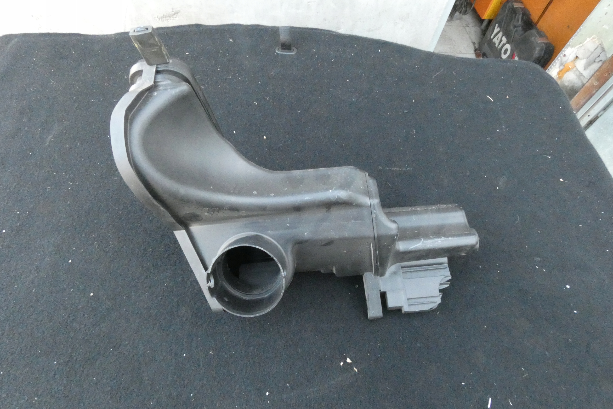 DS9 1.6 THP REZONATOR air pipe 9825107480