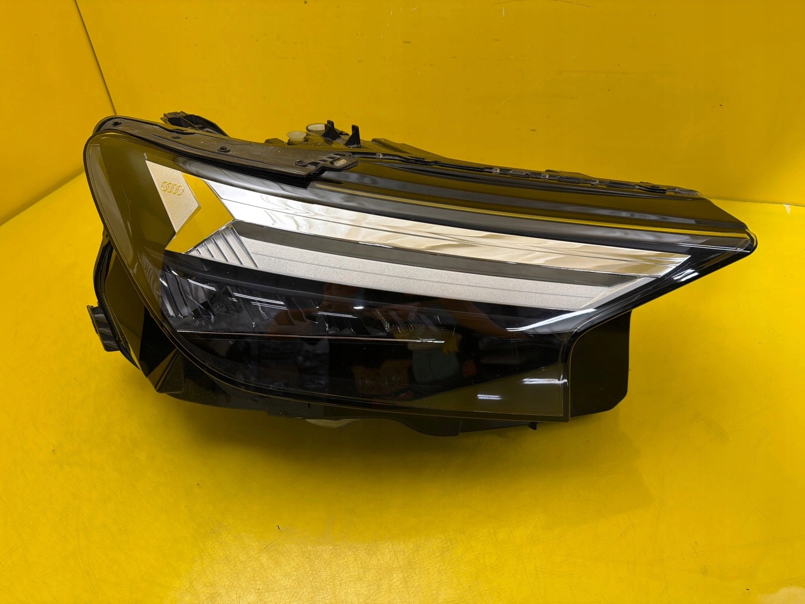 light right Audi Q4 E-Tron Full Led 89A941034
