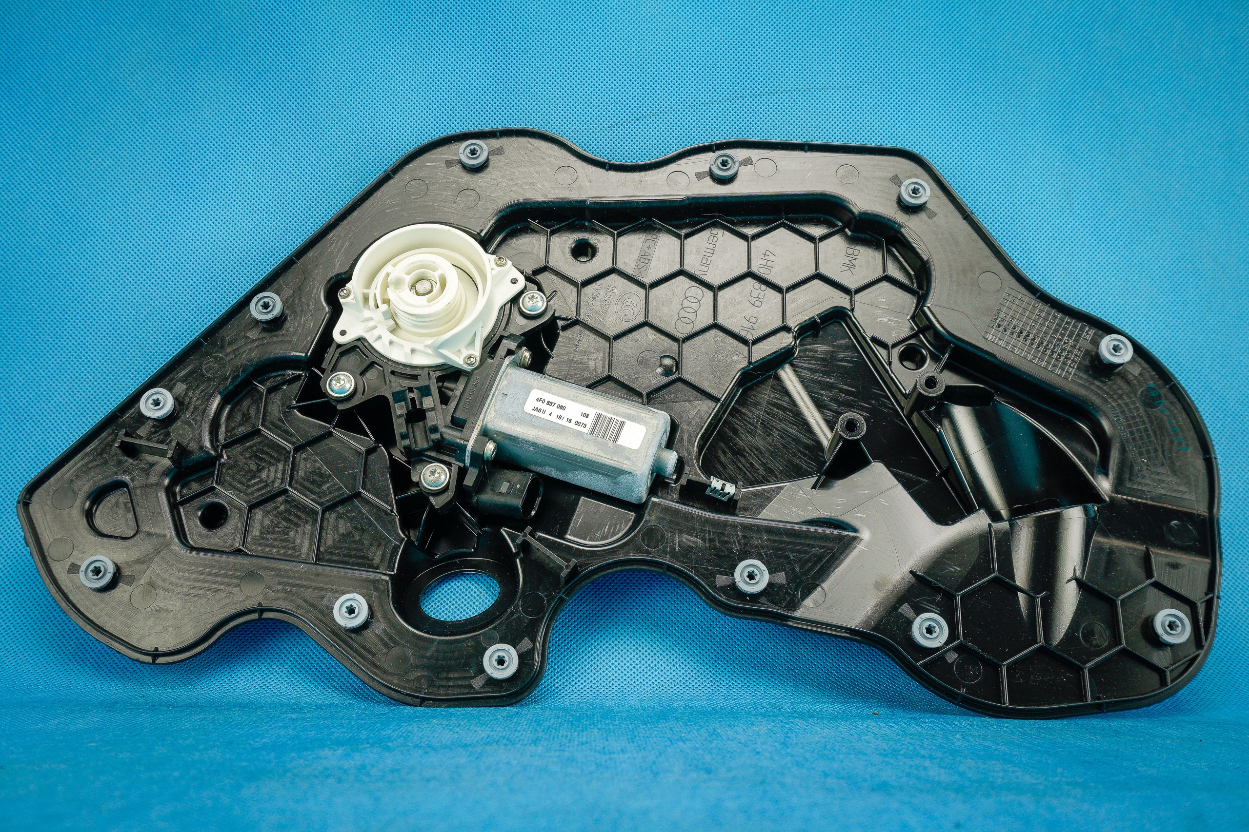 engine dociagu door Audi A6 A7 A8 S8 4H 4F0837060